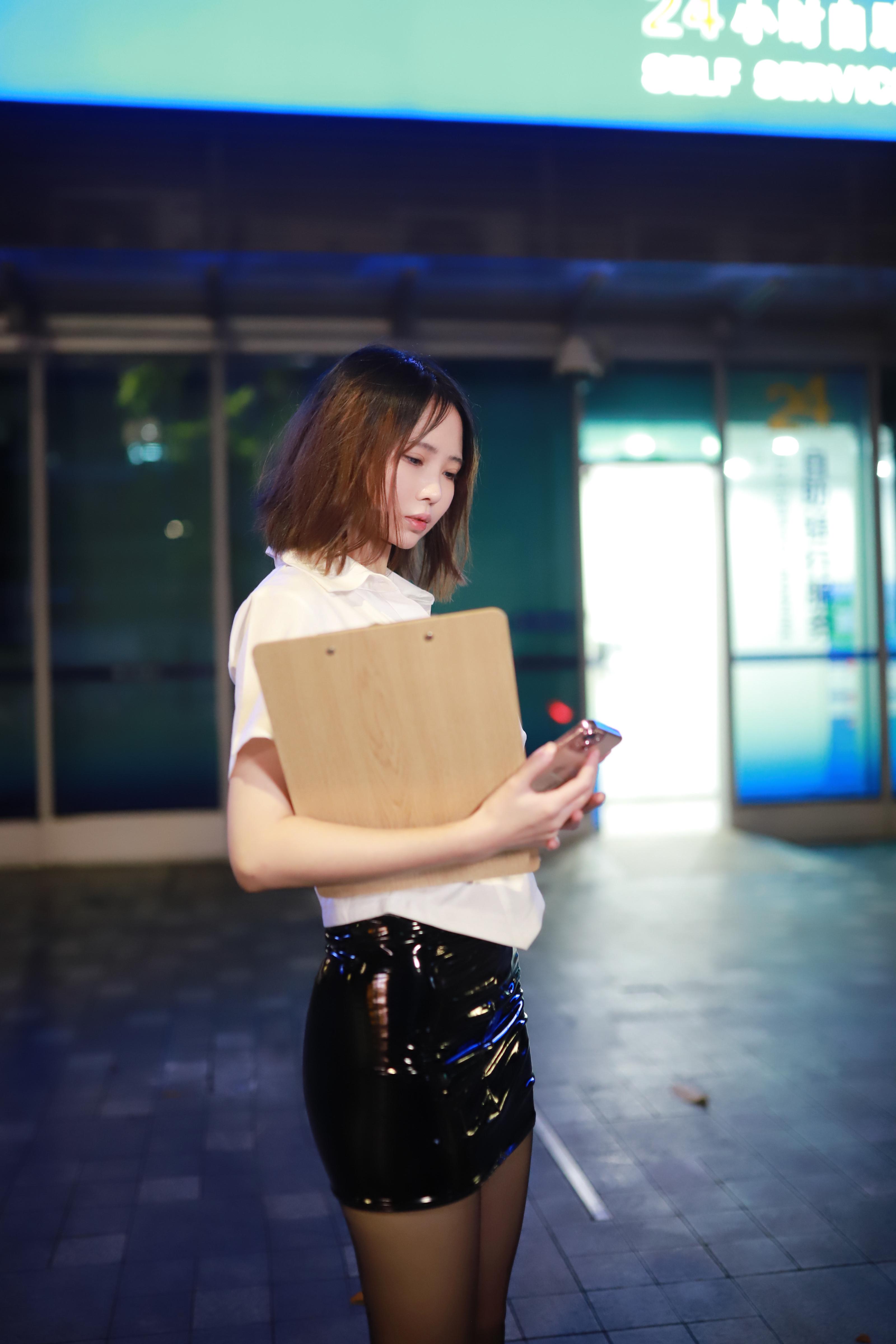 上杉绘梨落 - bị người khác theo dõi 102P