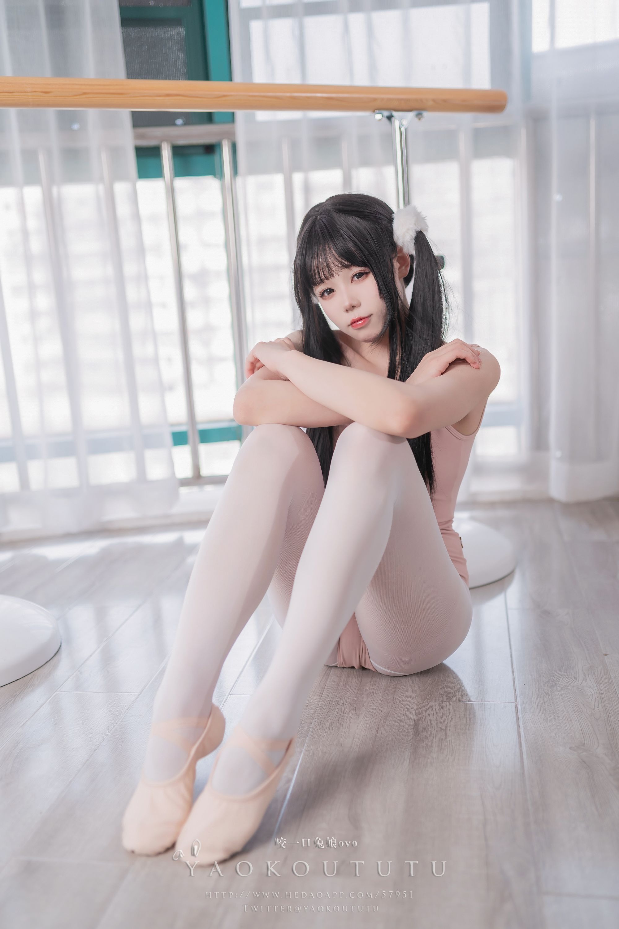 Yaoyikoutuniang / Yiko 黏黏团子兔 来不及的舞蹈课 Photo Set 86P1V