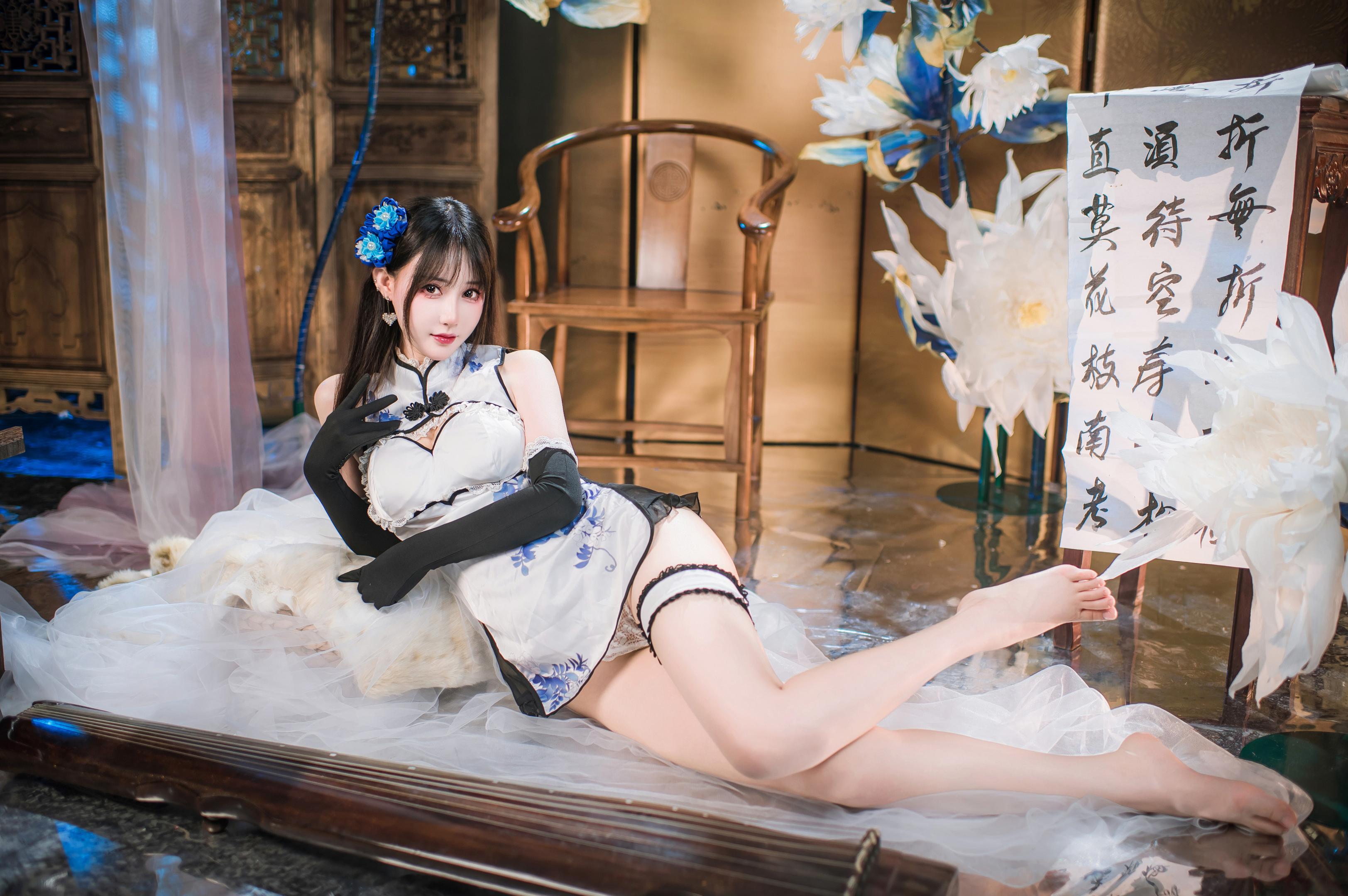 Yuzhen Sanwei - Píng'er Qinghua Porcelain Cheongsam
