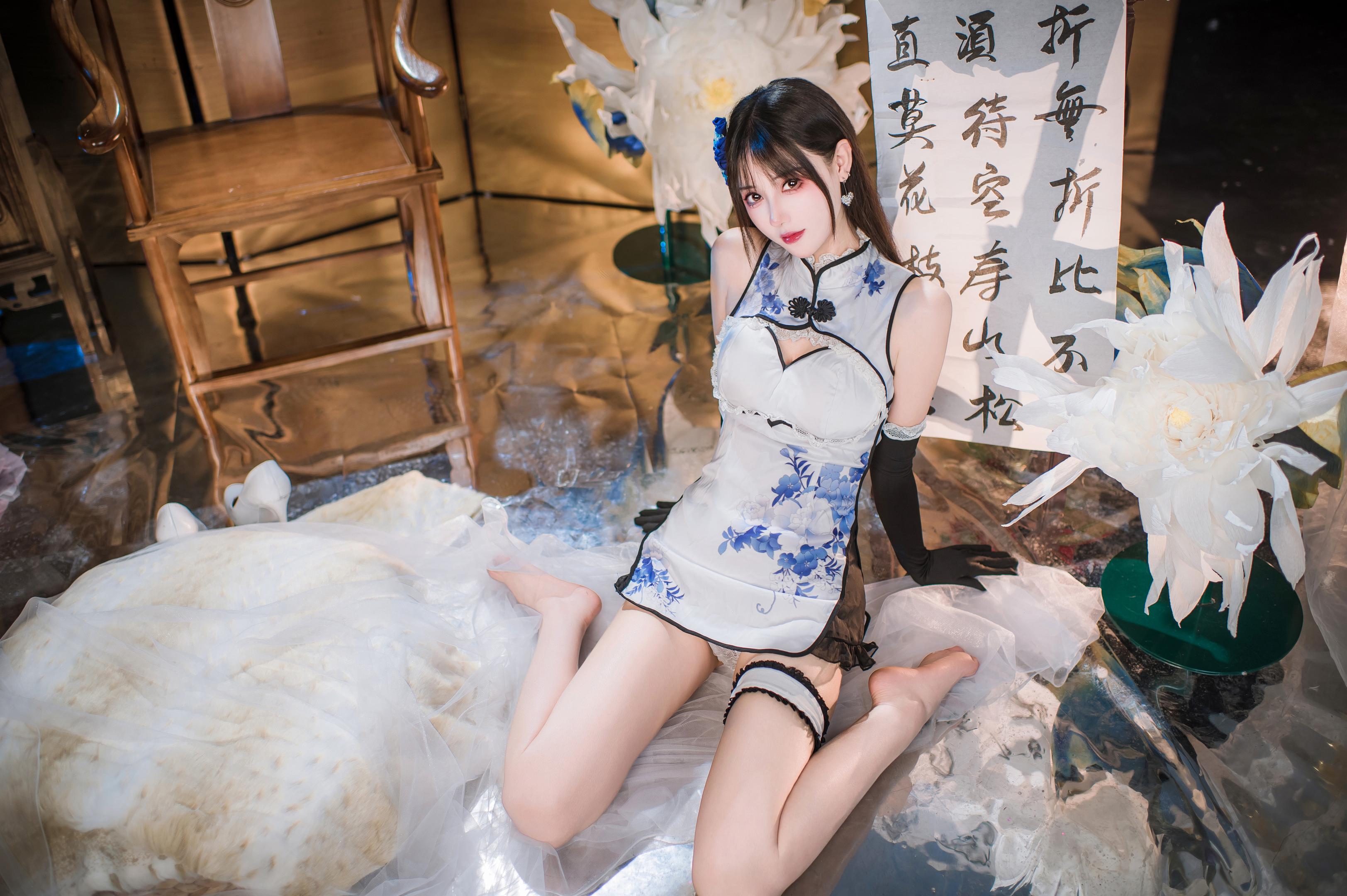 Yuzhen Sanwei - Píng'er Qinghua Porcelain Cheongsam