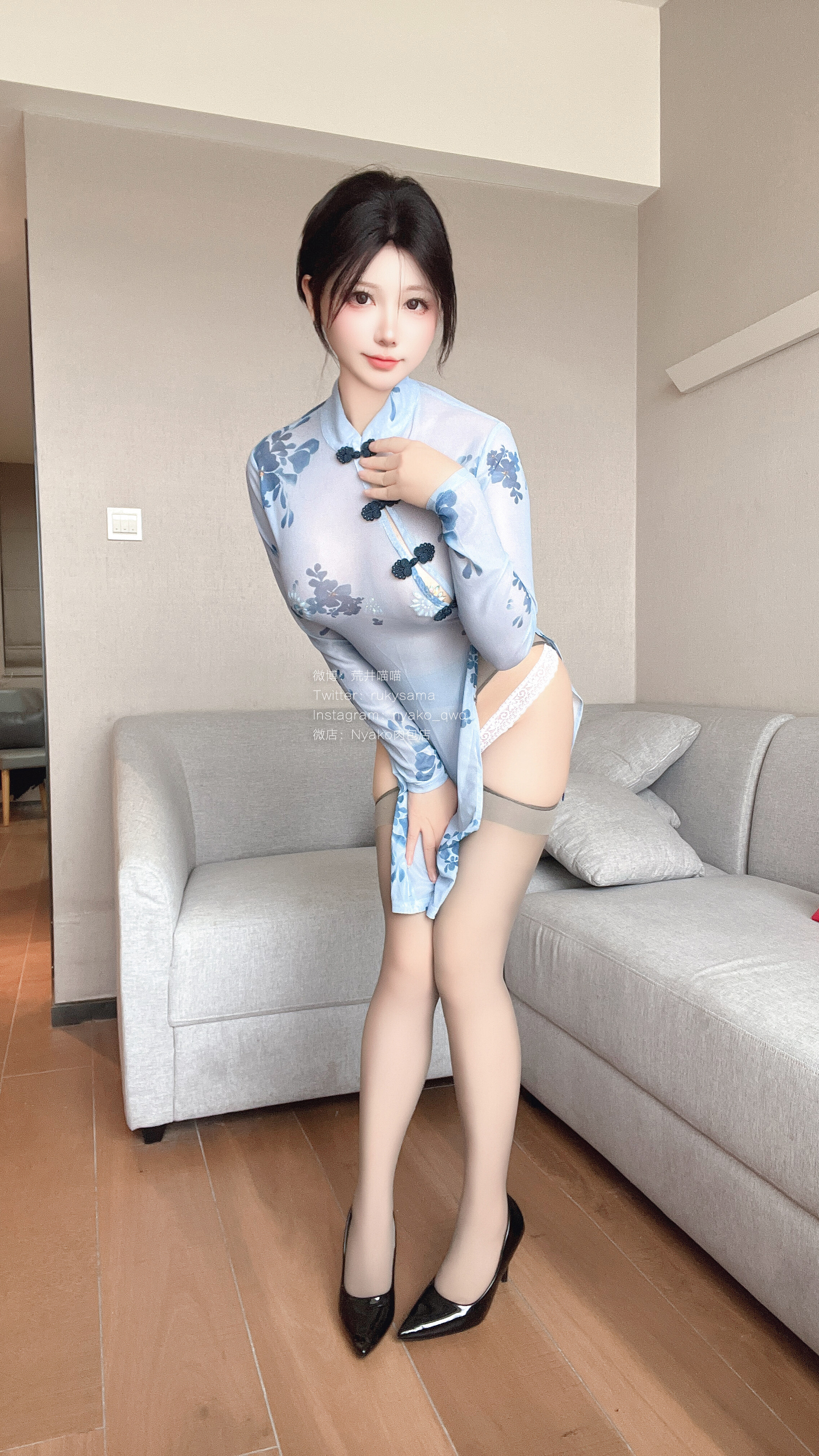 Nyako喵子 - Self-portrait 31 Gray Silk Cheongsam 55P1V