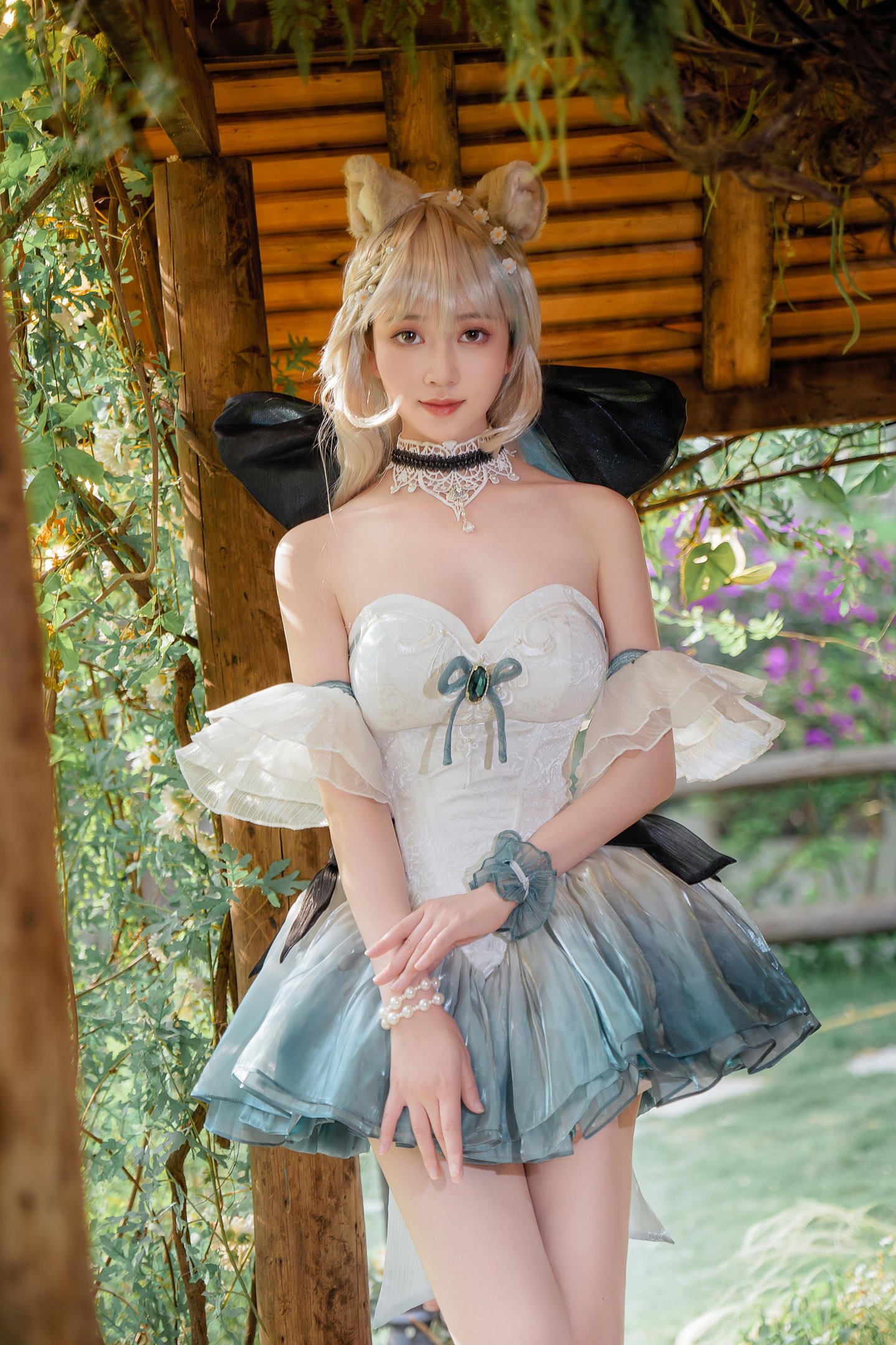 Cosplay Lynette ngoai troi Niannian Nnian vay ngan