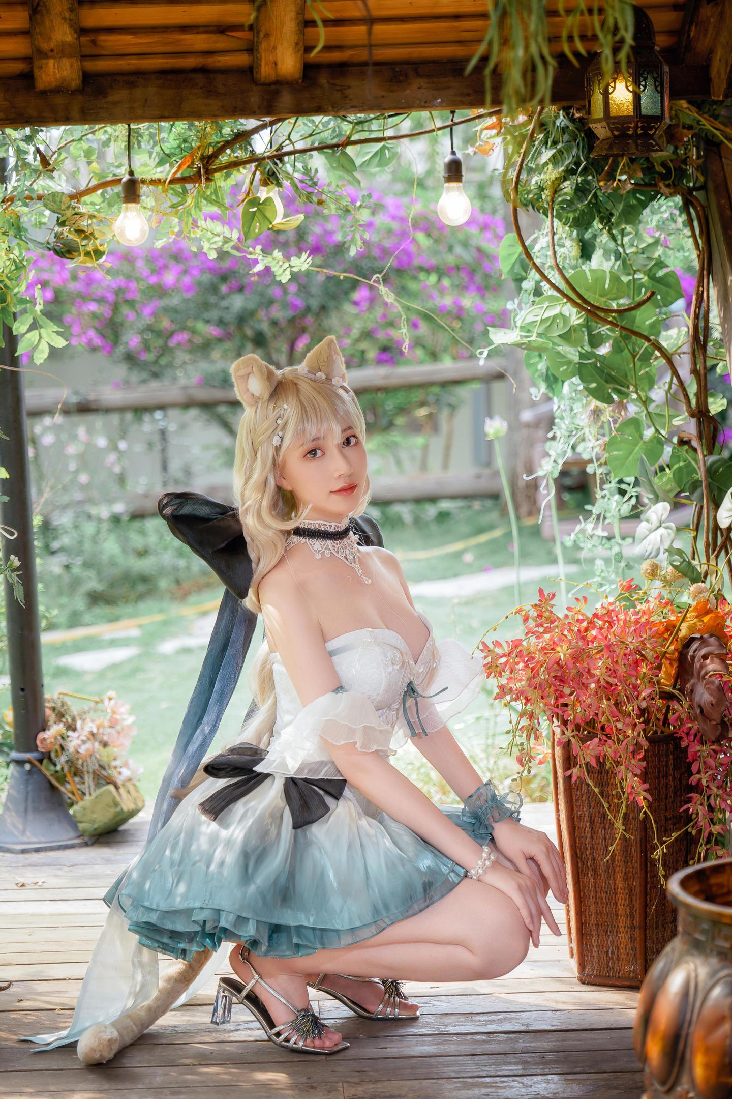 Cosplay Lynette ngoai troi Niannian Nnian vay ngan