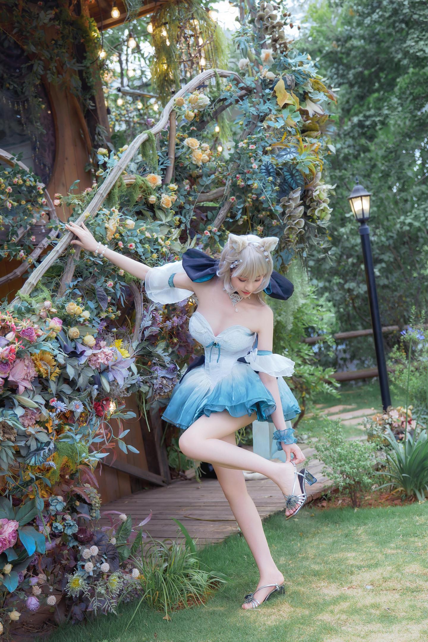 Niannian Nnian リネット 屋外ミニスカコスプレ写真