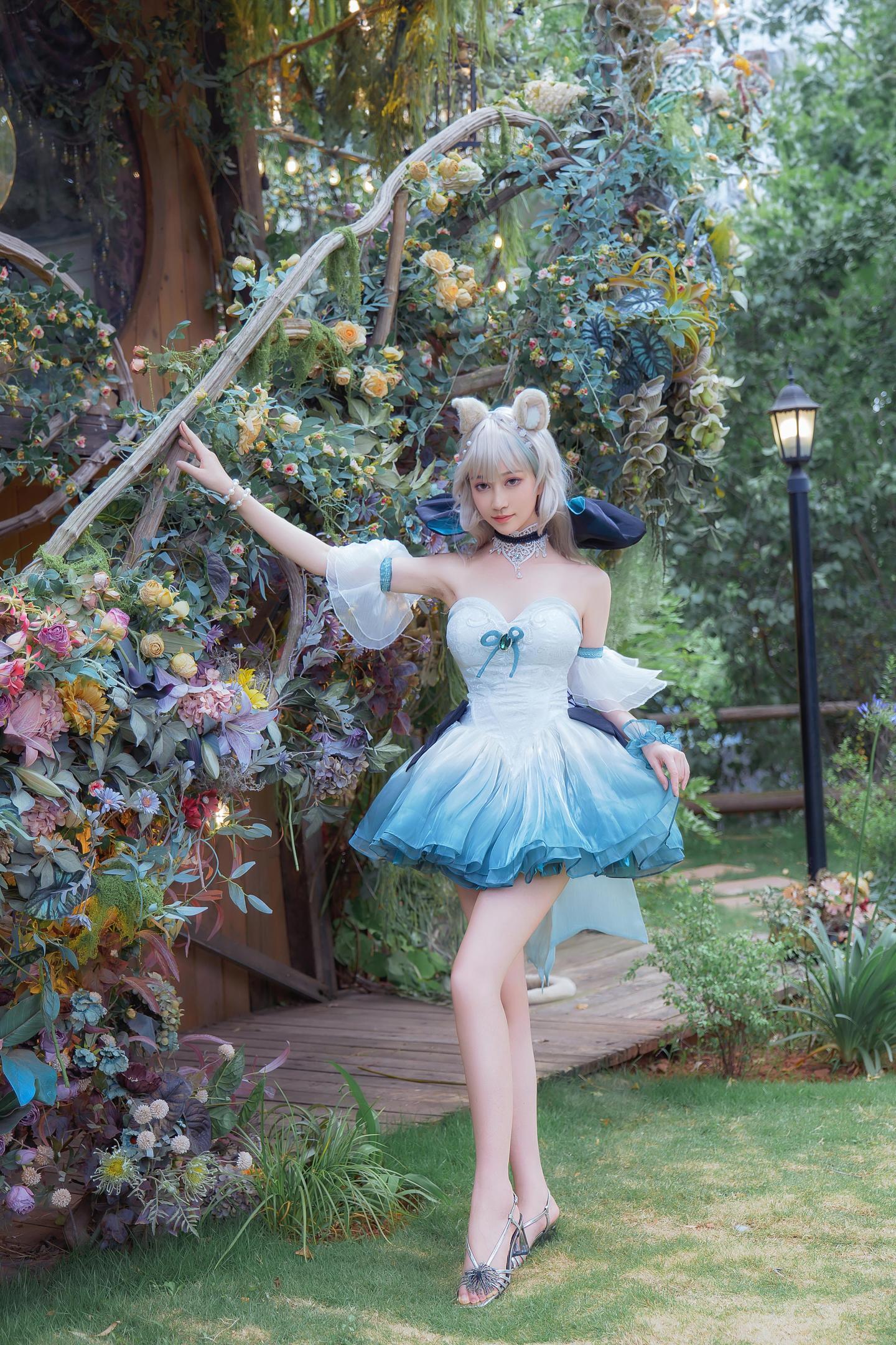 Niannian Nnian リネット 屋外ミニスカコスプレ写真