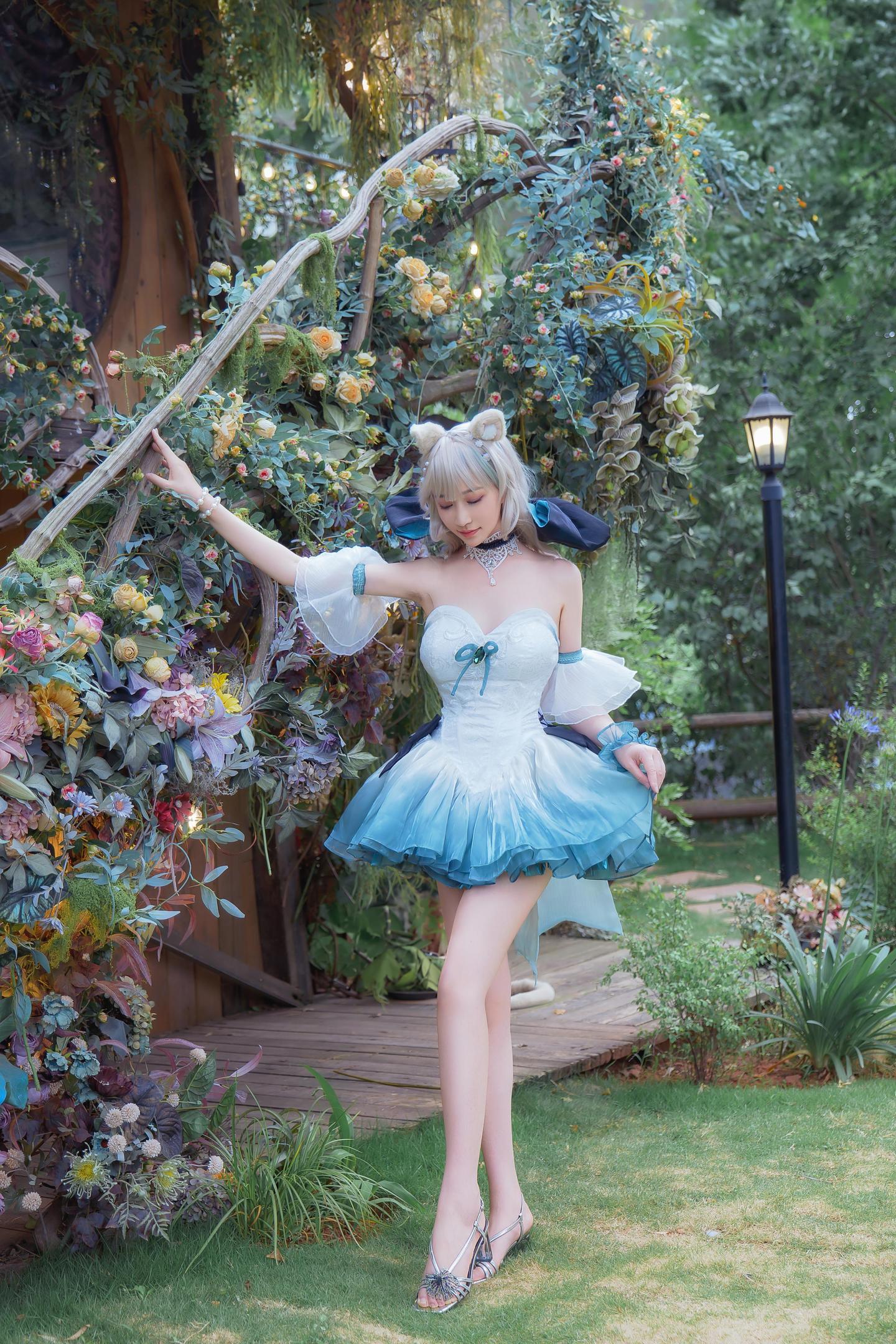 Niannian Nnian リネット 屋外ミニスカコスプレ写真