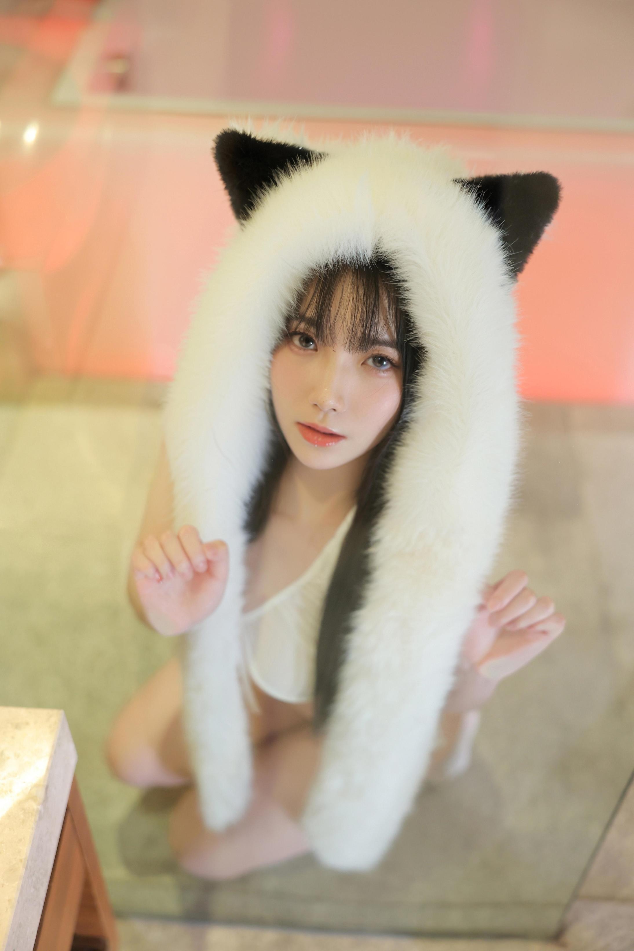 Những Cô Mèo Trắng - 73P