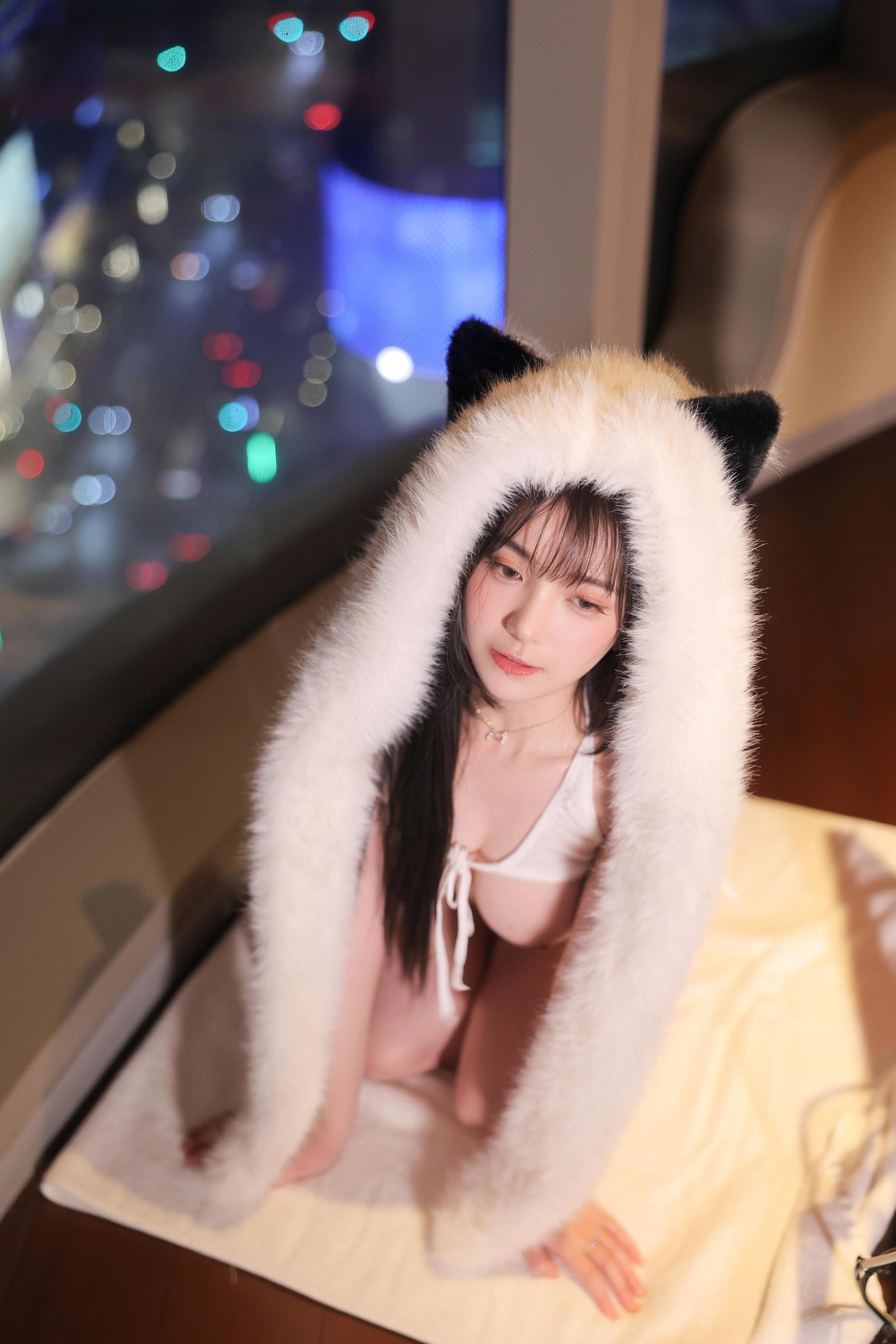 Những Cô Mèo Trắng - 73P