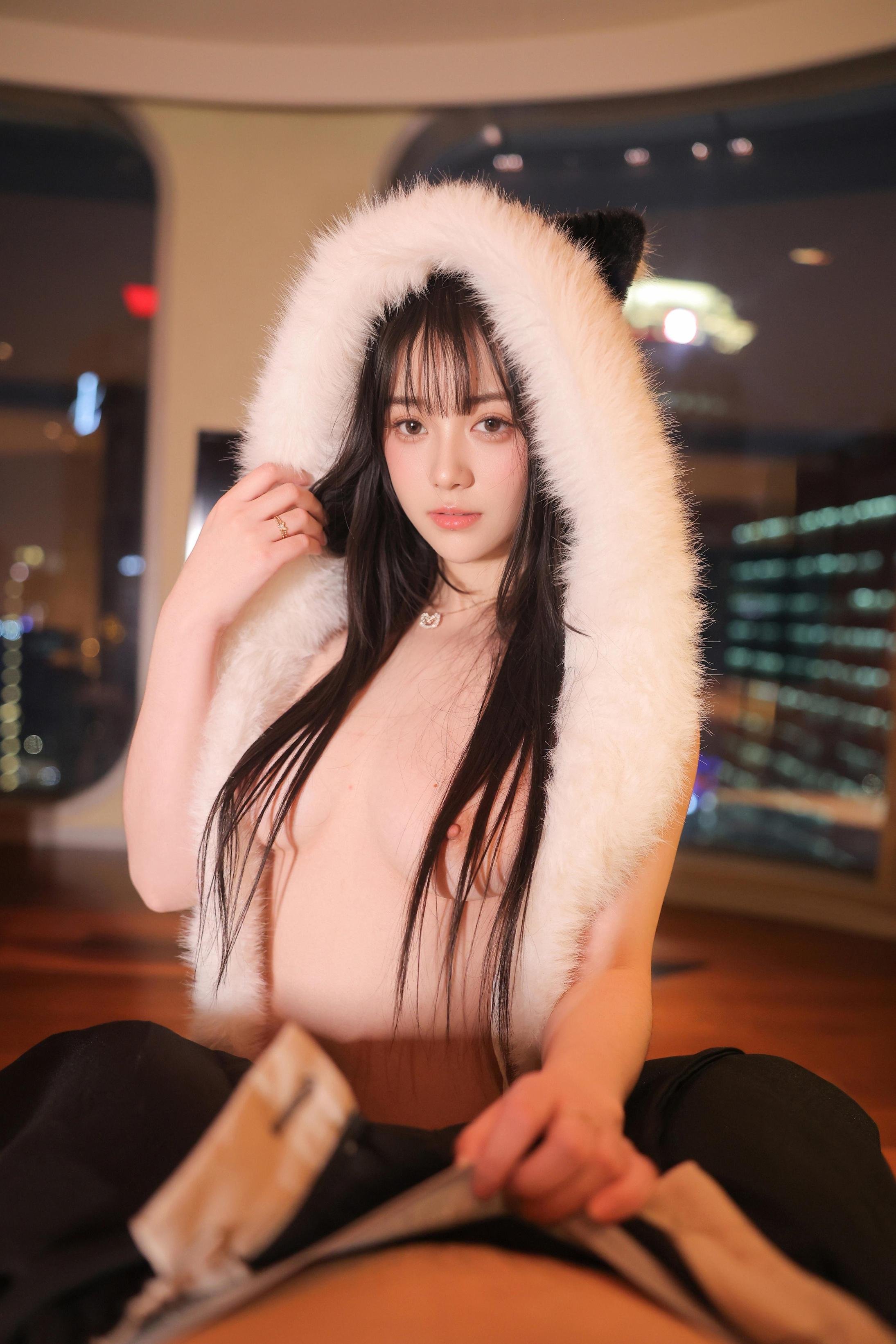 Những Cô Mèo Trắng - 73P