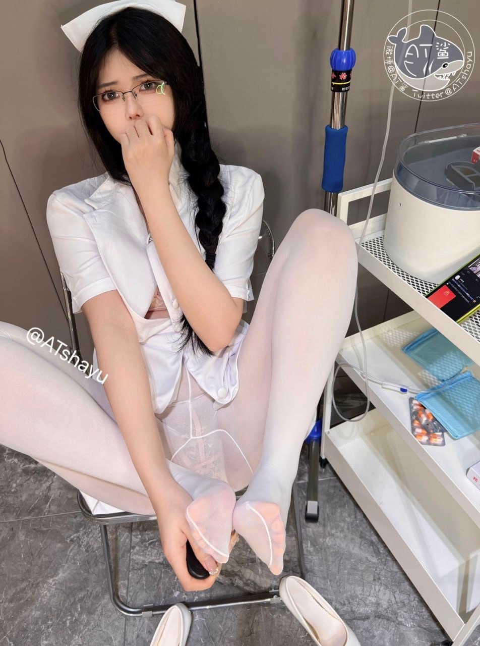 AT Shark - White Stocking Nurse 141P