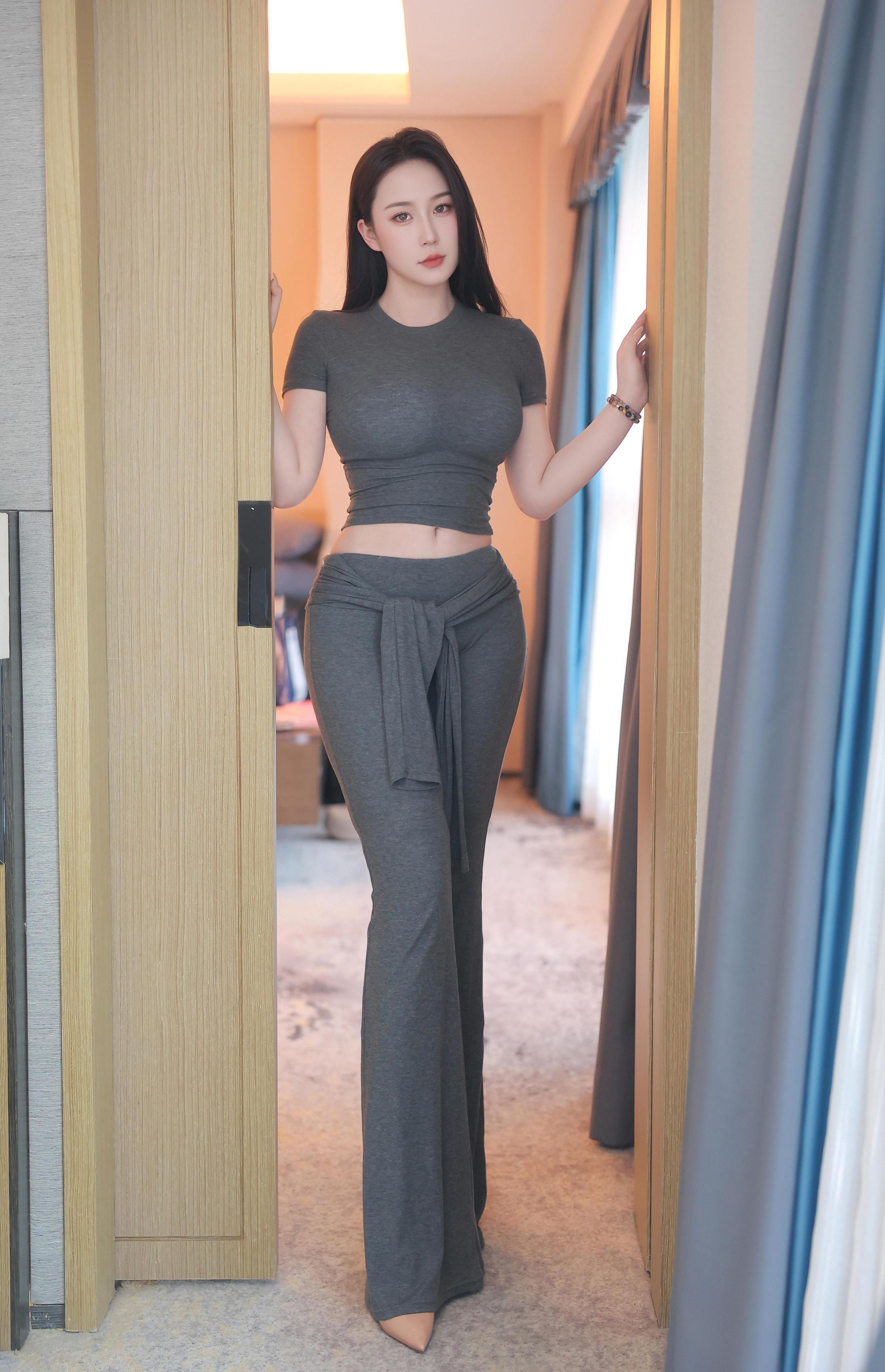 Lin Xiyu Yorki - The Temptation of the Busty Goddess in Black Stockings 99P1V
