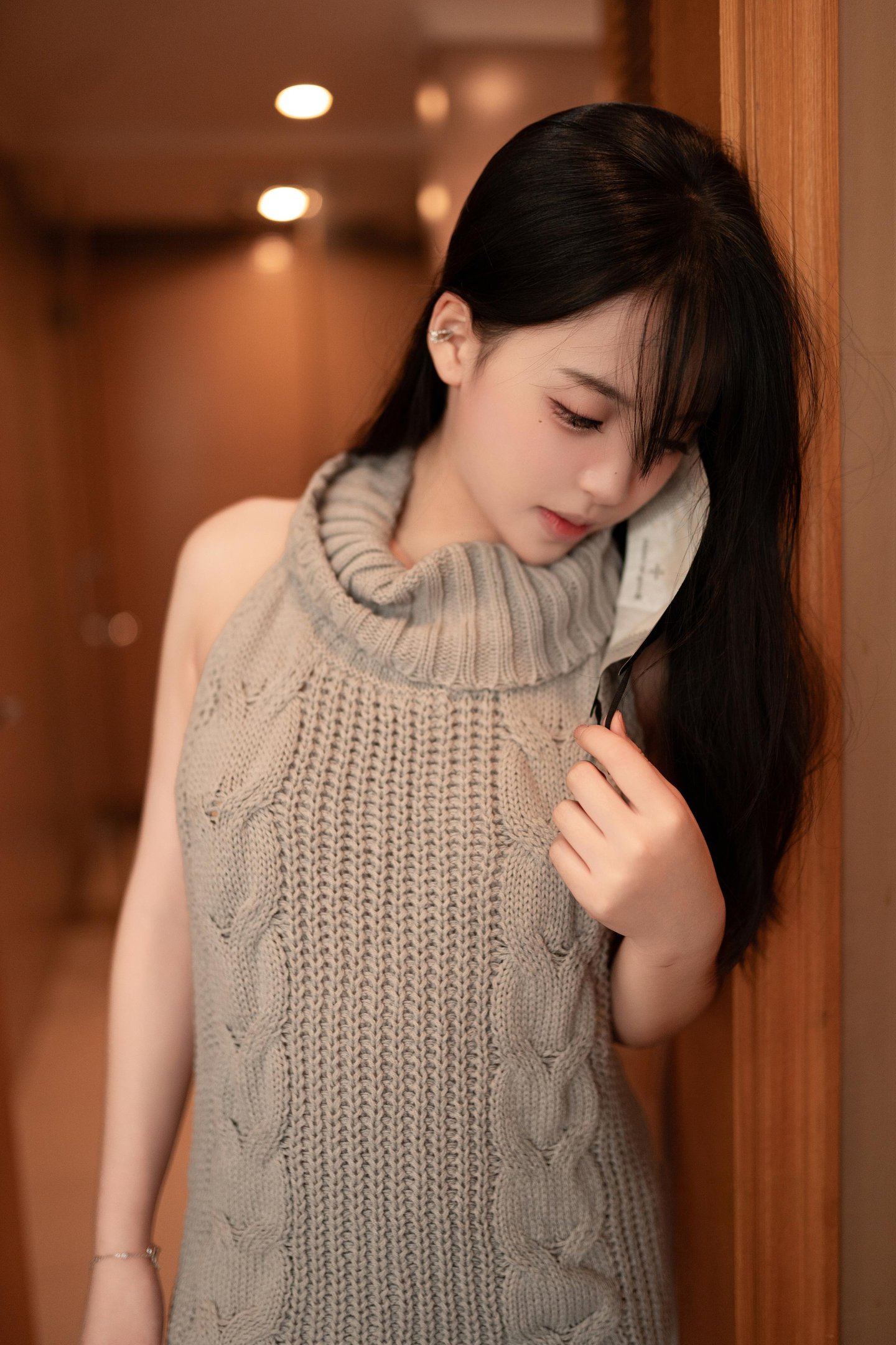 Bangni Bonnie Áo Len Xám Chân Đẹp