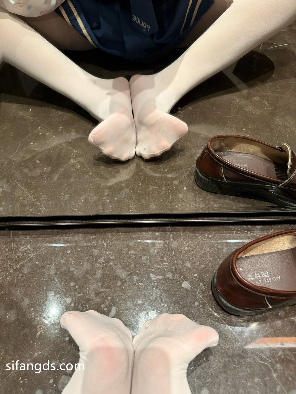 小甜泪 - 合法萝莉 私拍付费解锁 72P2V | 94写真SEO精选