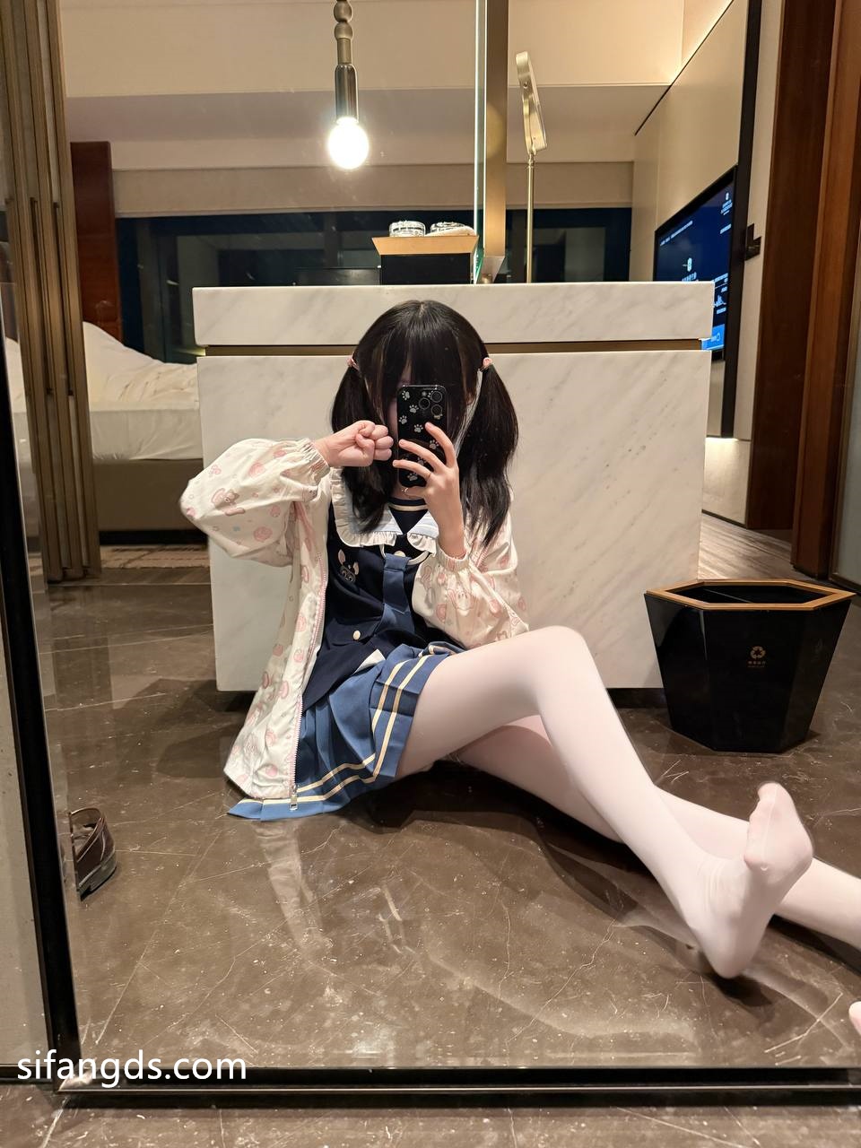 小甜泪 - 合法萝莉 私拍付费解锁 72P2V | 94写真SEO精选