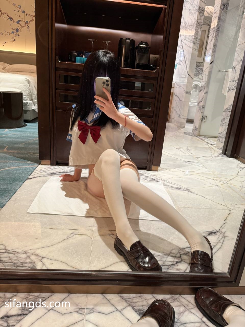 小甜泪 - 合法萝莉 私拍付费解锁 72P2V | 94寫真SEO精選