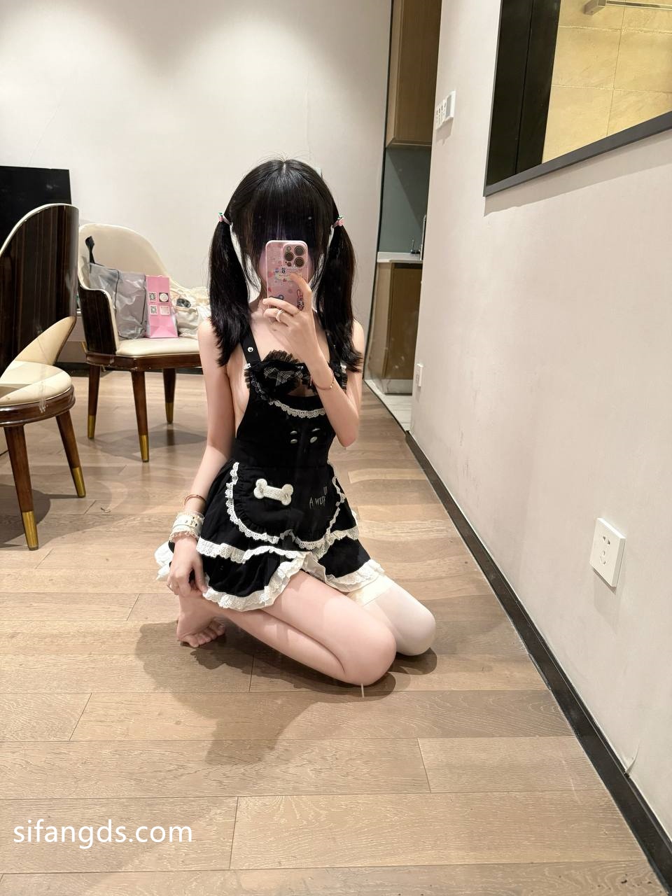 小甜泪 - 合法萝莉 私拍付费解锁 72P2V | 94寫真SEO精選