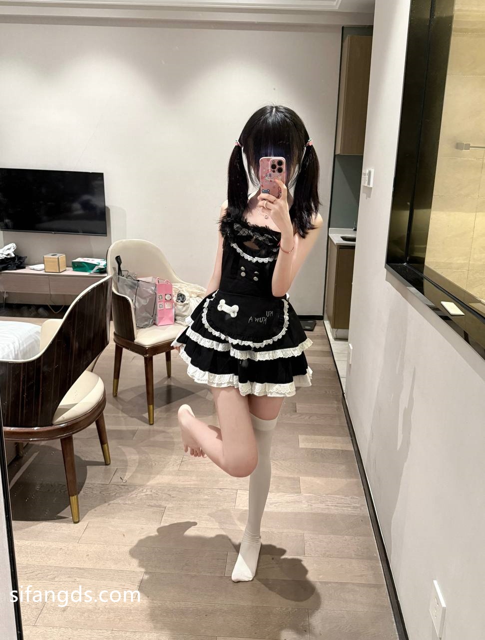 小甜泪 - 合法萝莉 私拍付费解锁 72P2V | 94写真SEO精选