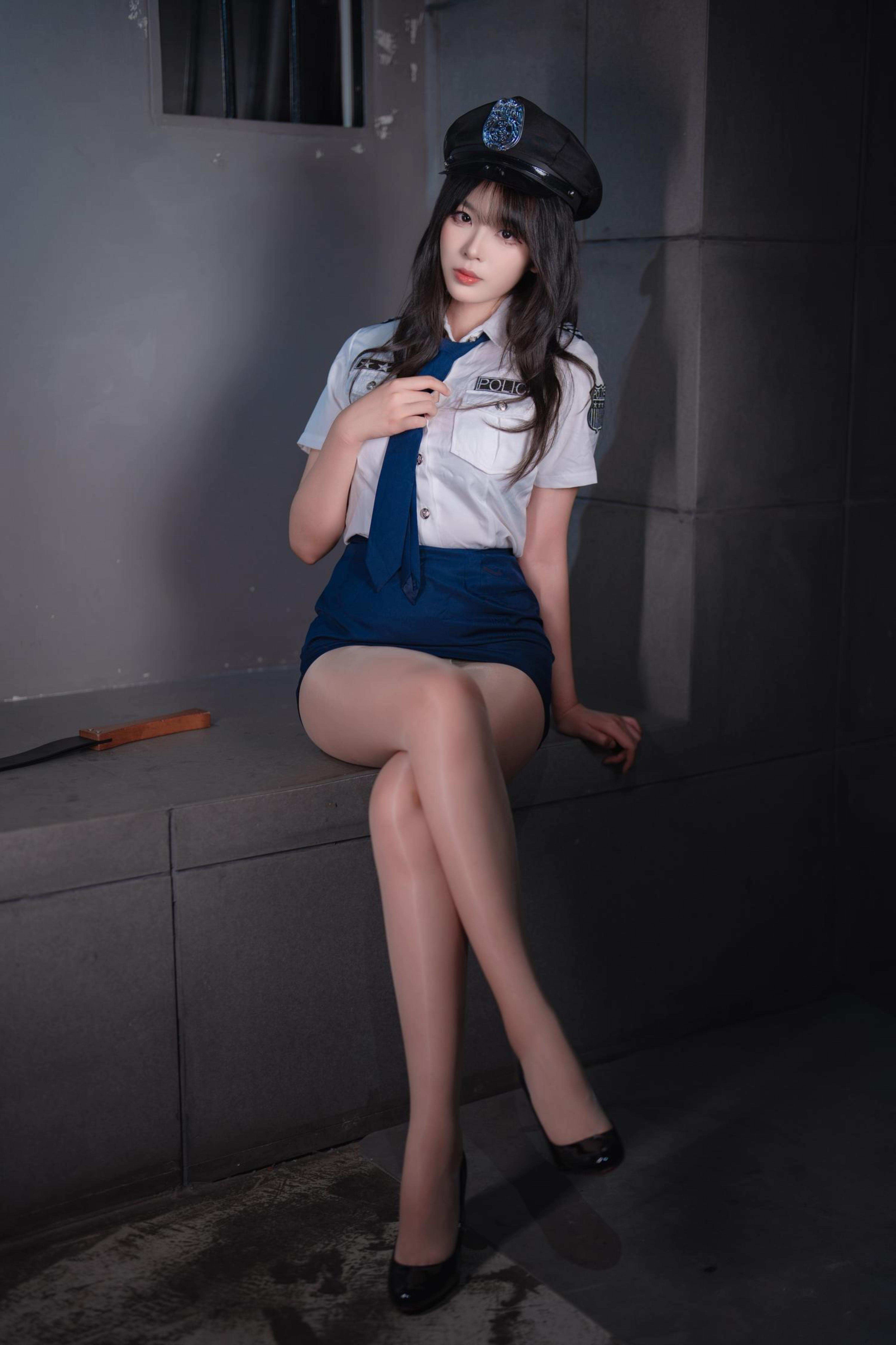 Xuan Xiao Senior - Female Officer 170P