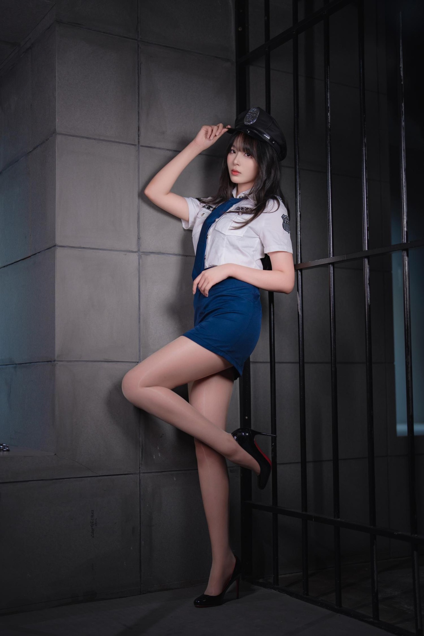 Xuan Xiao Senior - Female Officer 170P