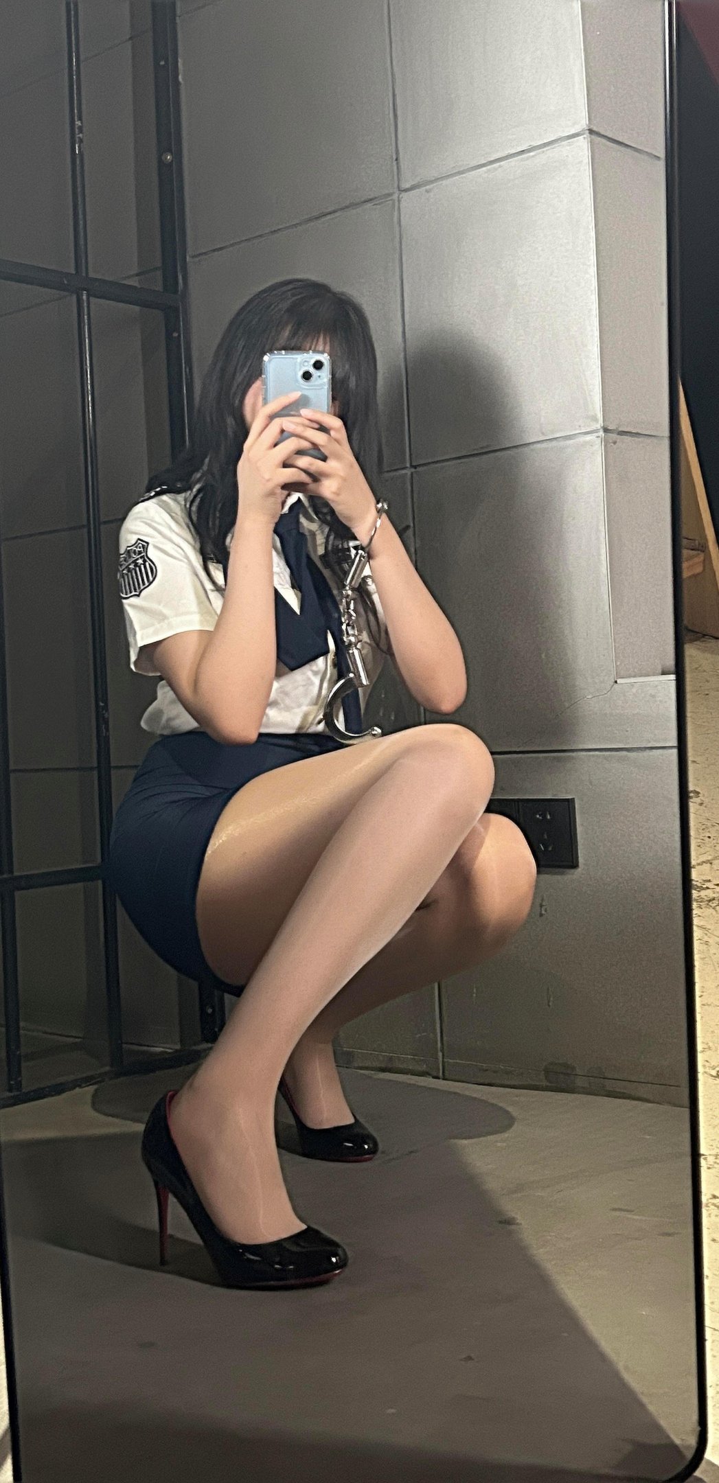 Xuan Xiao Senior - Female Officer 170P
