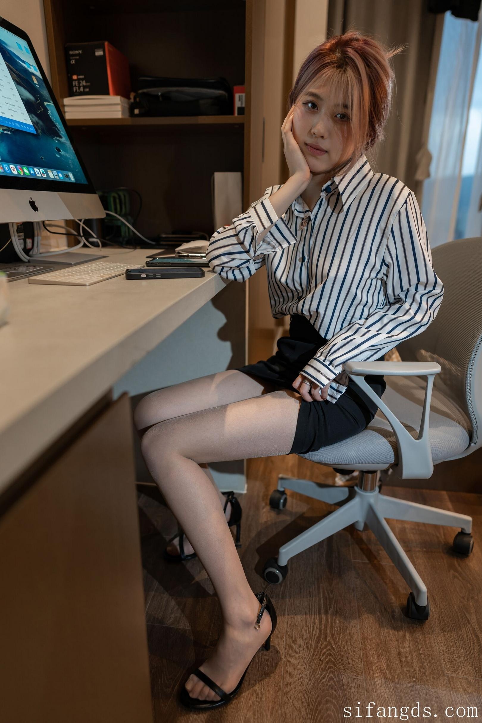 ISS系列 - 大學生萌妹 153P1V