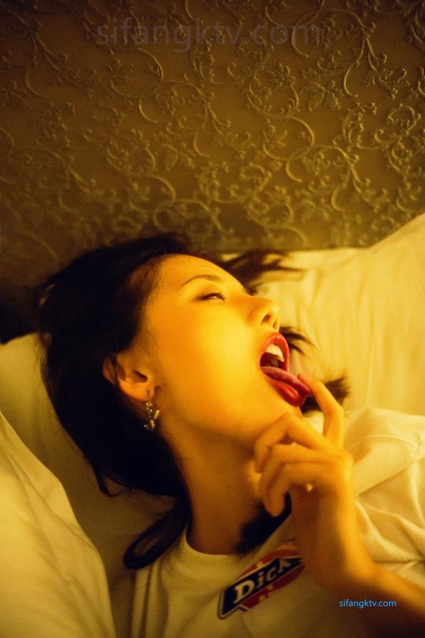 A Zhu Collector's Edition 231P1V Adult Photo Set