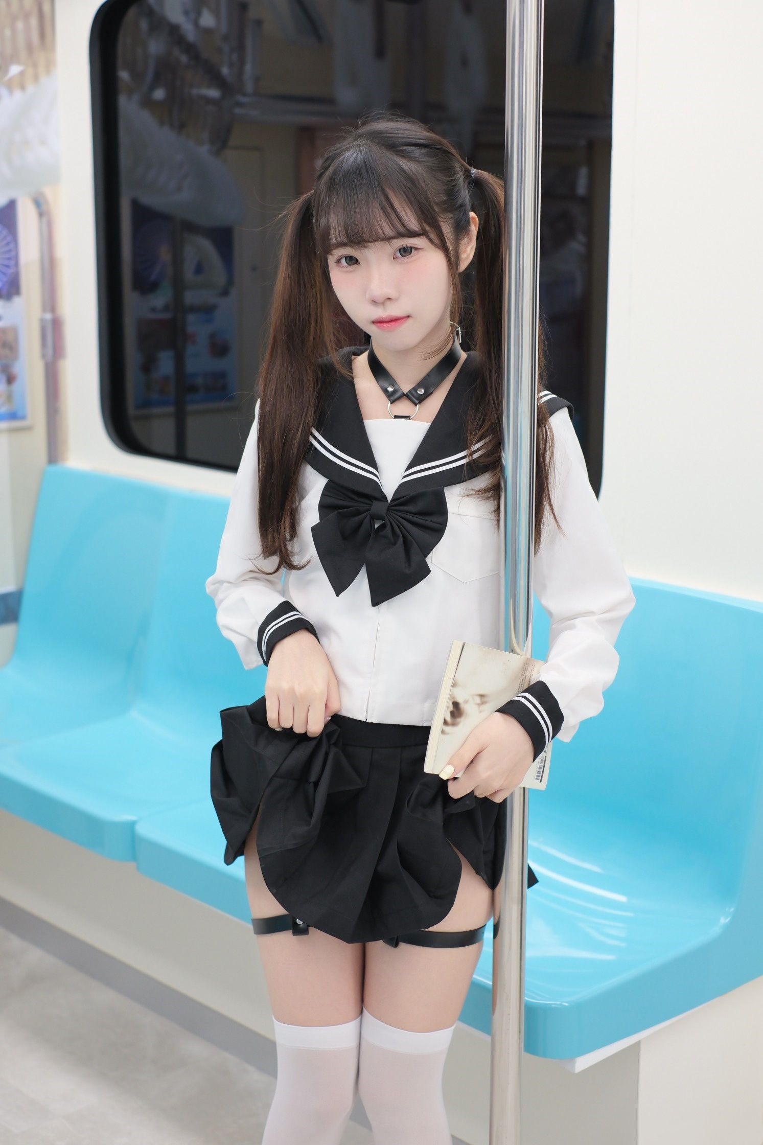 Cô Gái Trung Học Trên Xe Điện - 可可小白兔 70P
