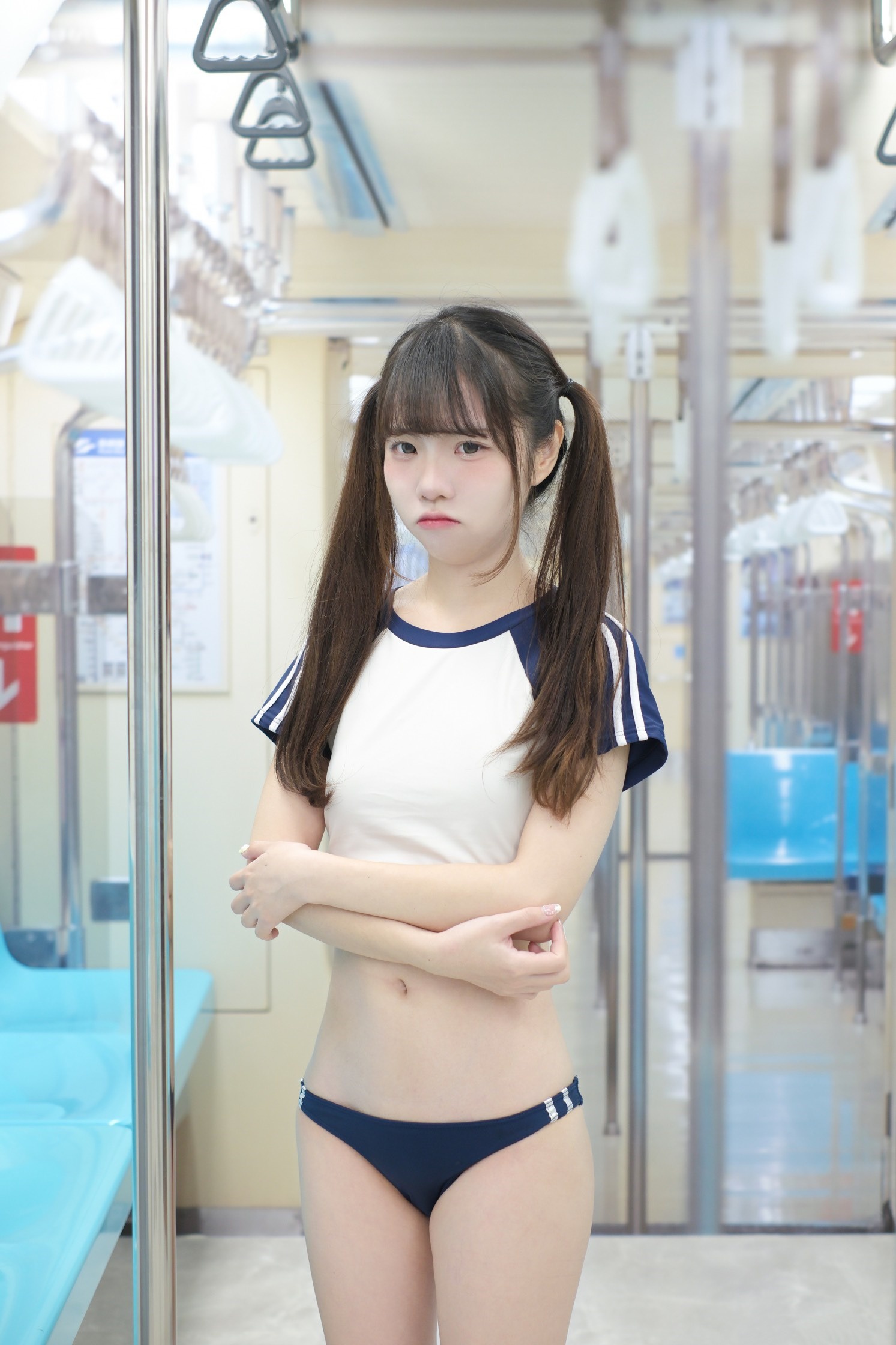 코코 작은 흰 토끼 - 전철 위의 여고생 70P