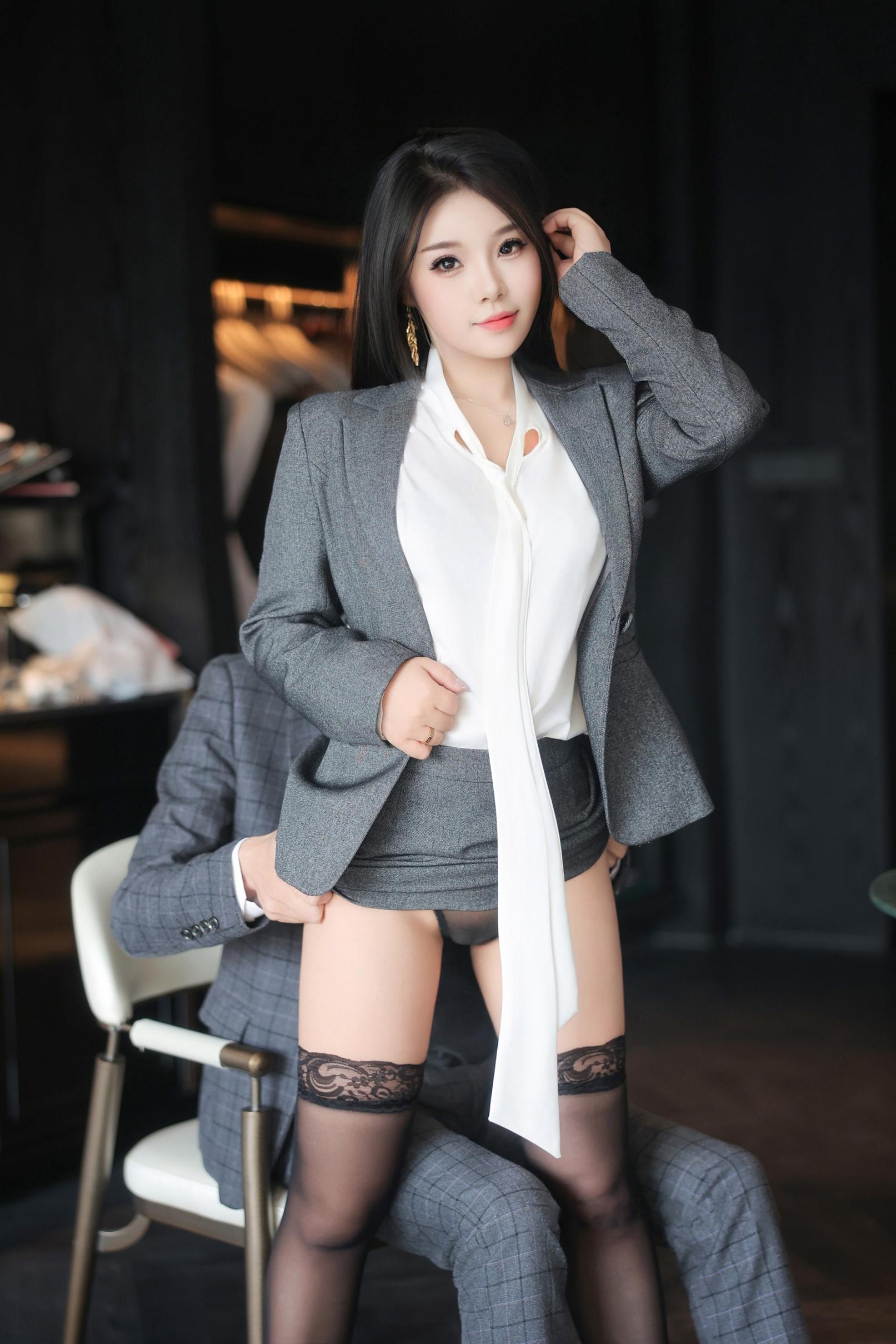 麦田 - R18 Người mẫu OL trong trang phục công sở 90P