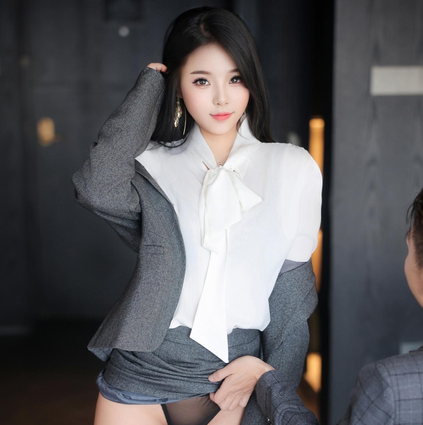 麦田 - R18 Người mẫu OL trong trang phục công sở 90P
