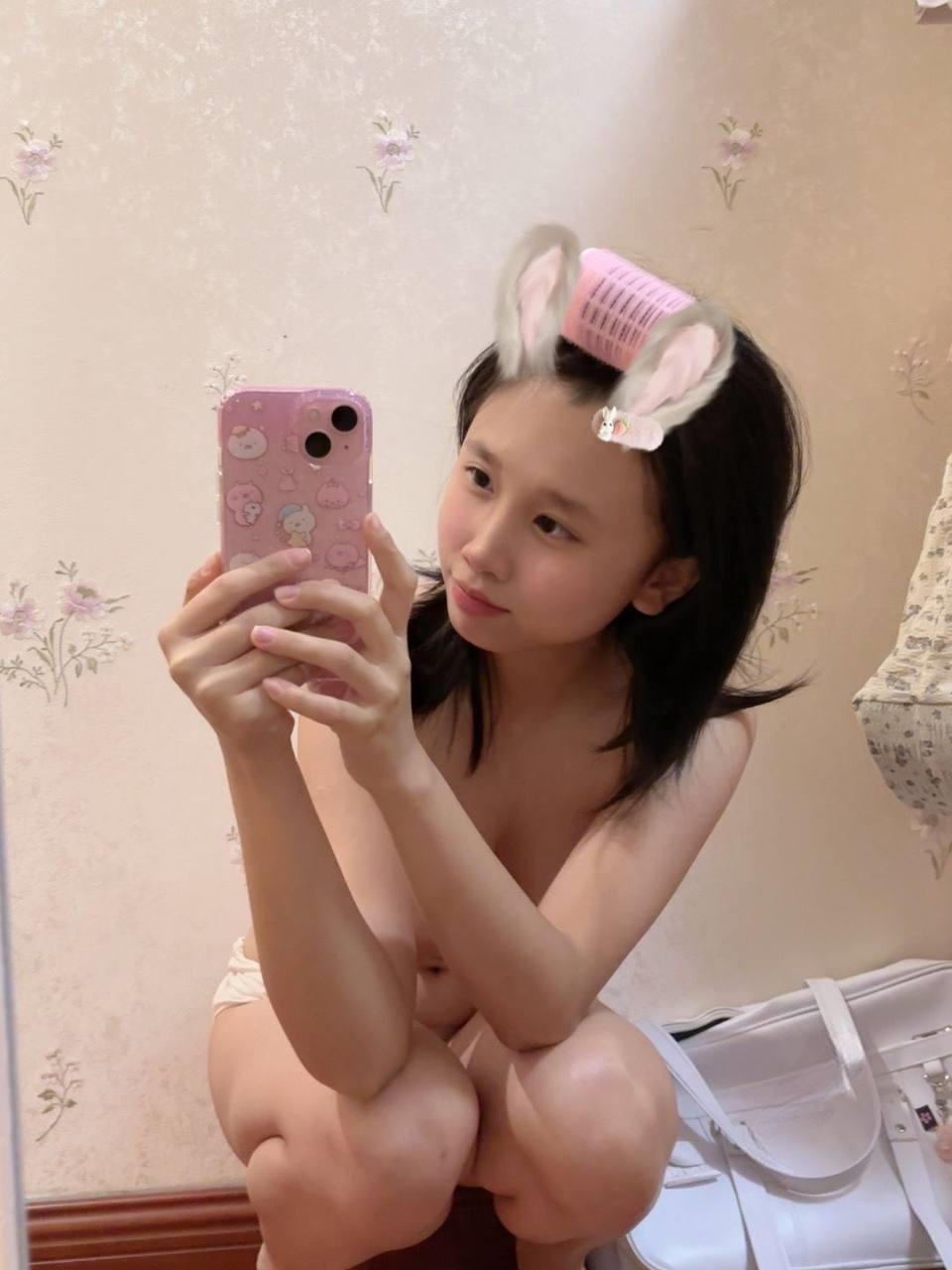 Xuxu(xuxulik) - 1314門檻 雙馬尾露脸極品蘿莉福利訂閱 210P6V