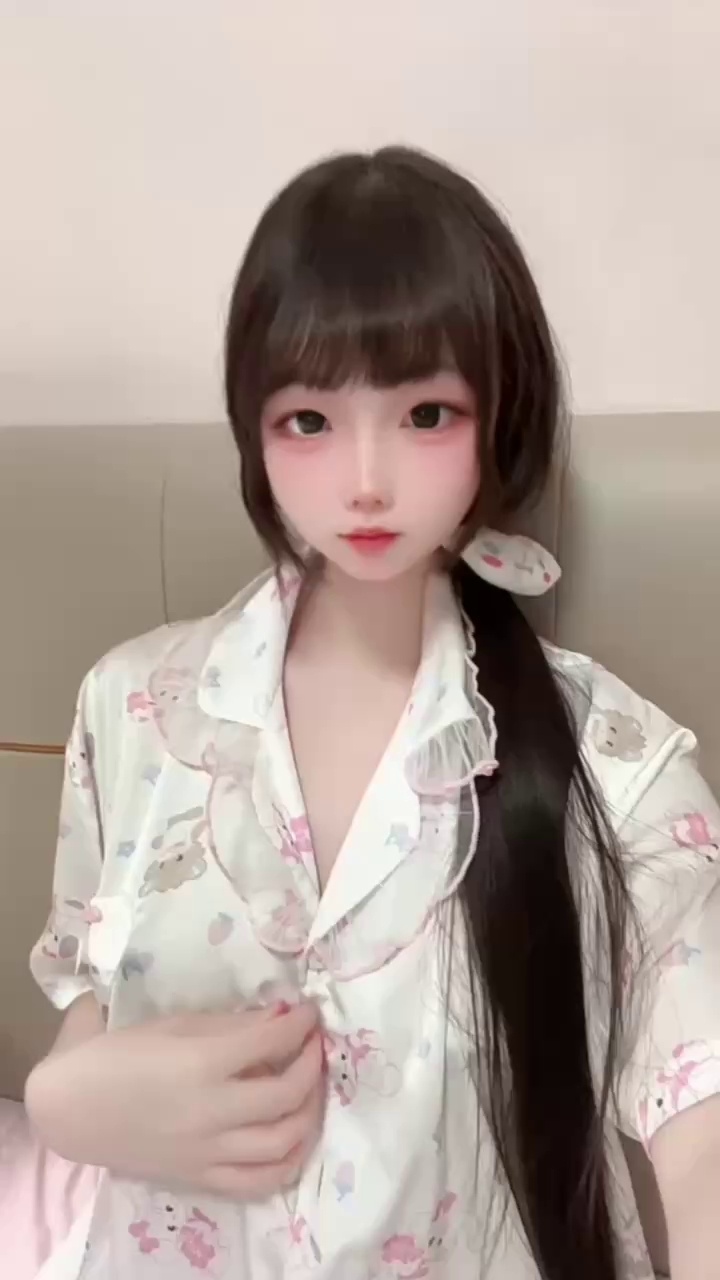 「软酱（坏小狗） - 清純少女 最新門檻 反差少ロリ 54P8P」