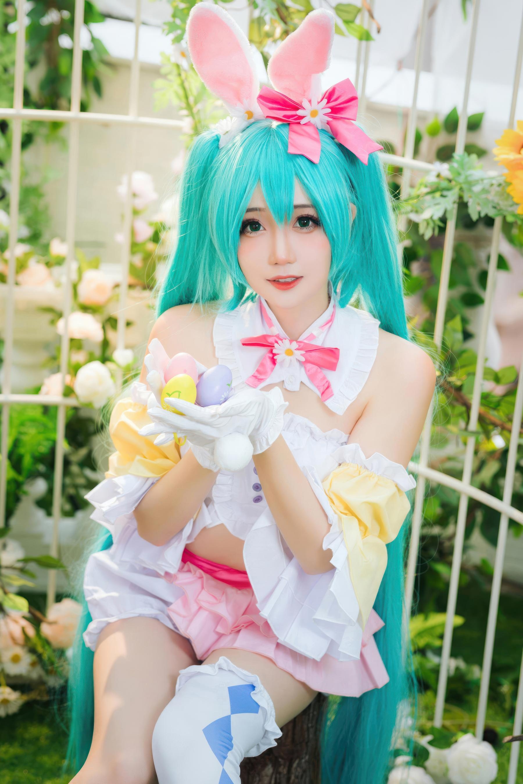 cosplay] 焖焖碳 - cos 復活節兔子：真人寫實性感兔女郎 白絲兔耳巨乳開檔 極致肉感誘惑無修正 22P