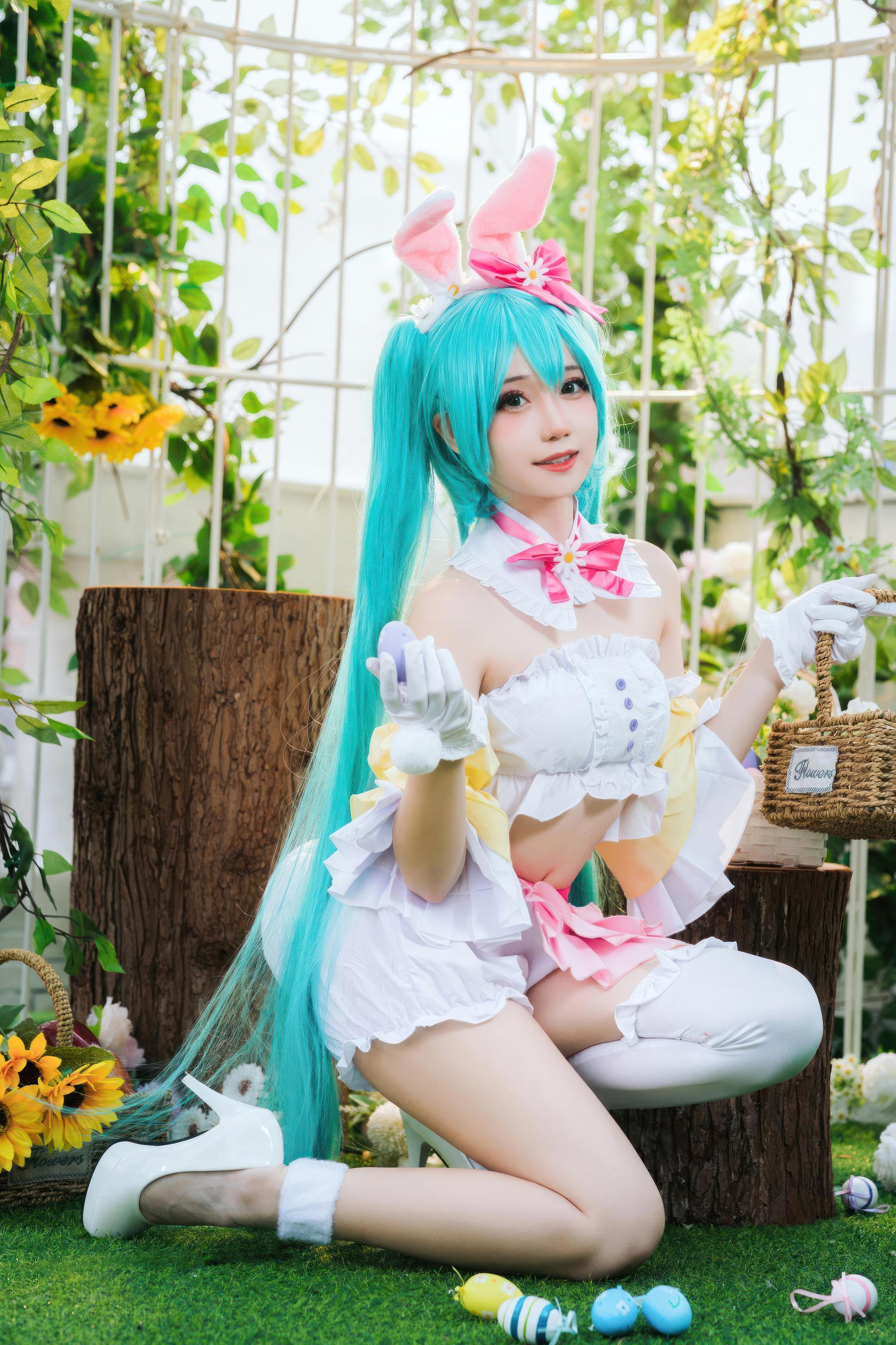 cosplay] 焖焖碳 - cos 復活節兔子：真人寫實性感兔女郎 白絲兔耳巨乳開檔 極致肉感誘惑無修正 22P