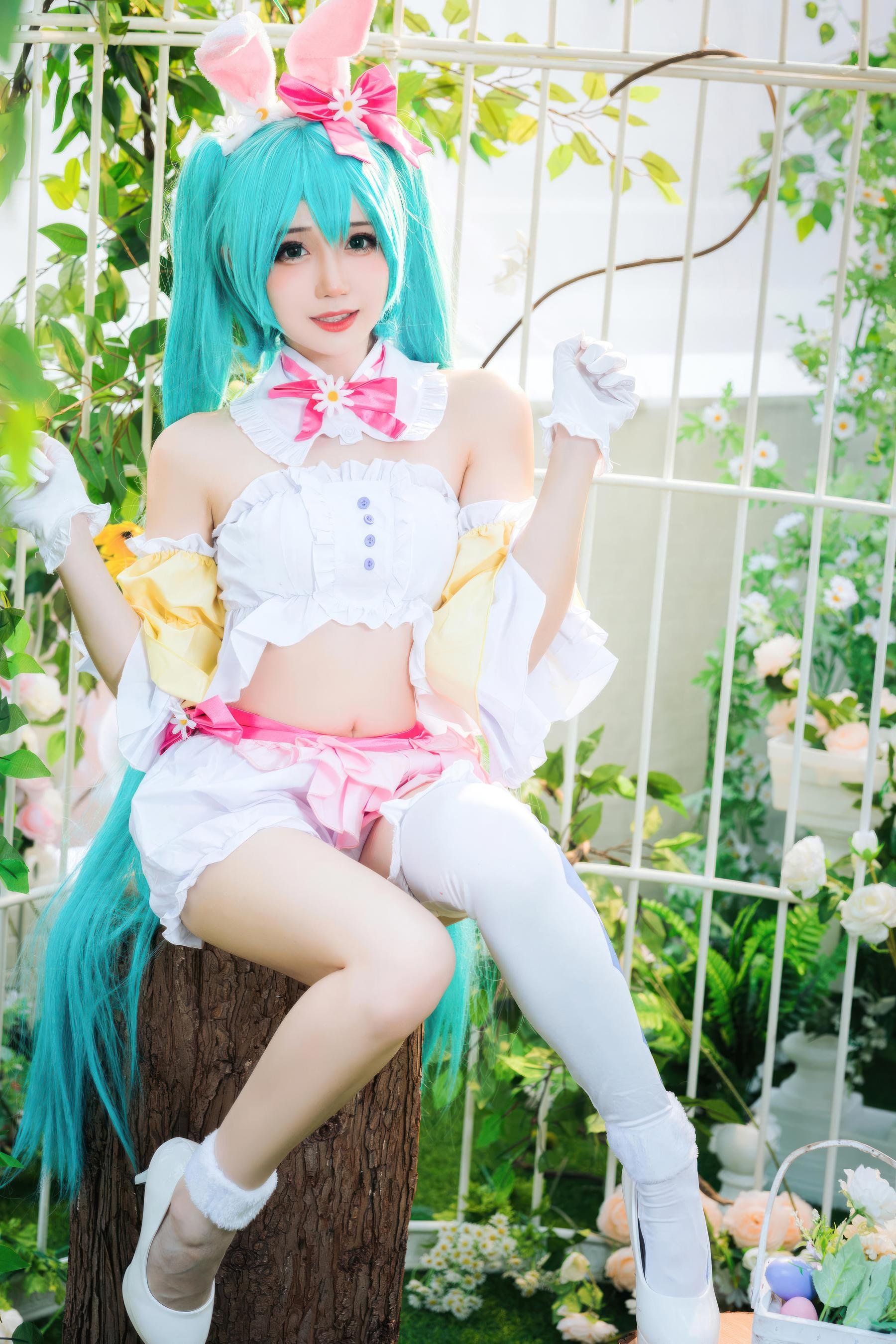 cosplay] 焖焖碳 - cos 復活節兔子：真人寫實性感兔女郎 白絲兔耳巨乳開檔 極致肉感誘惑無修正 22P