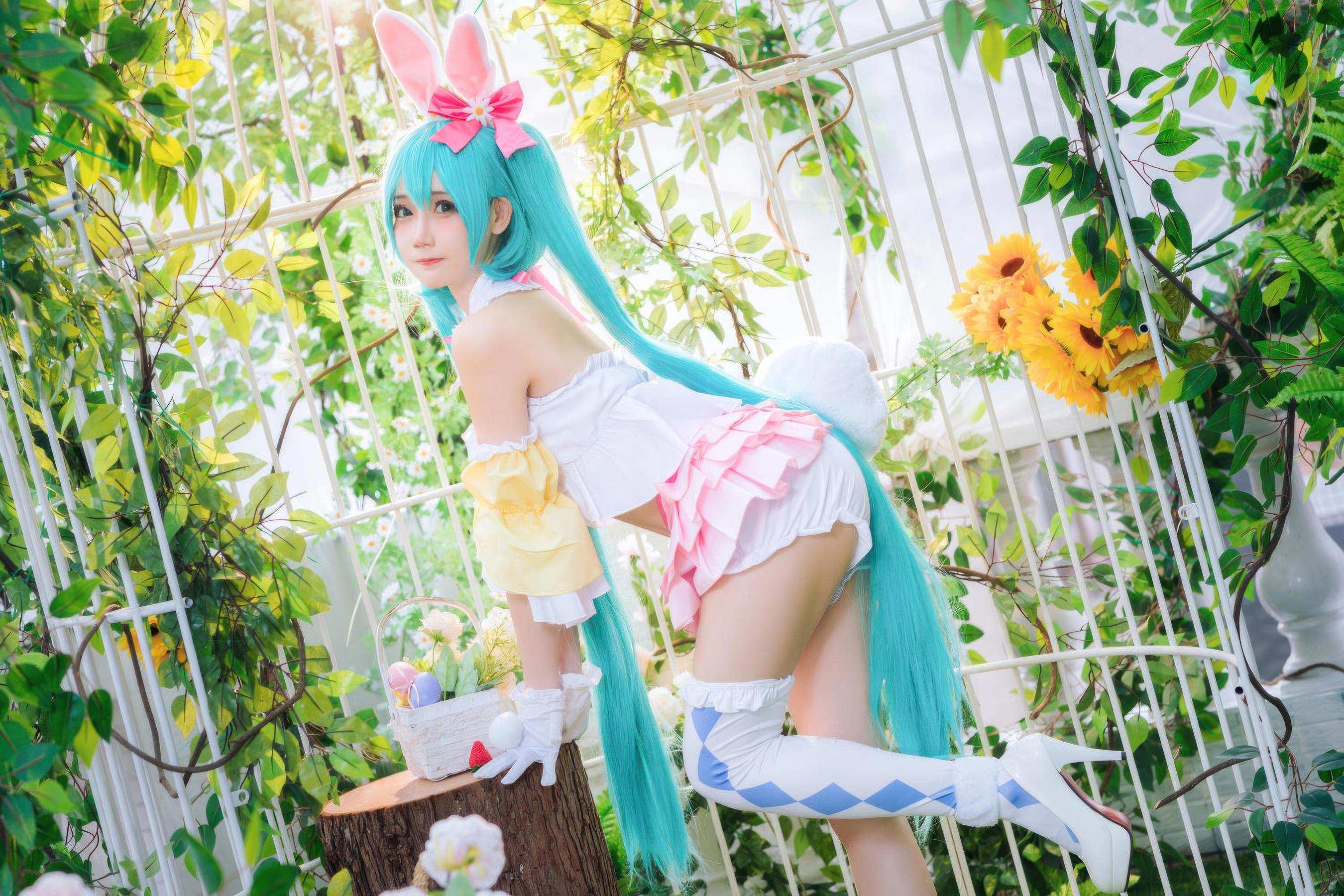cosplay] 焖焖碳 - cos 復活節兔子：真人寫實性感兔女郎 白絲兔耳巨乳開檔 極致肉感誘惑無修正 22P