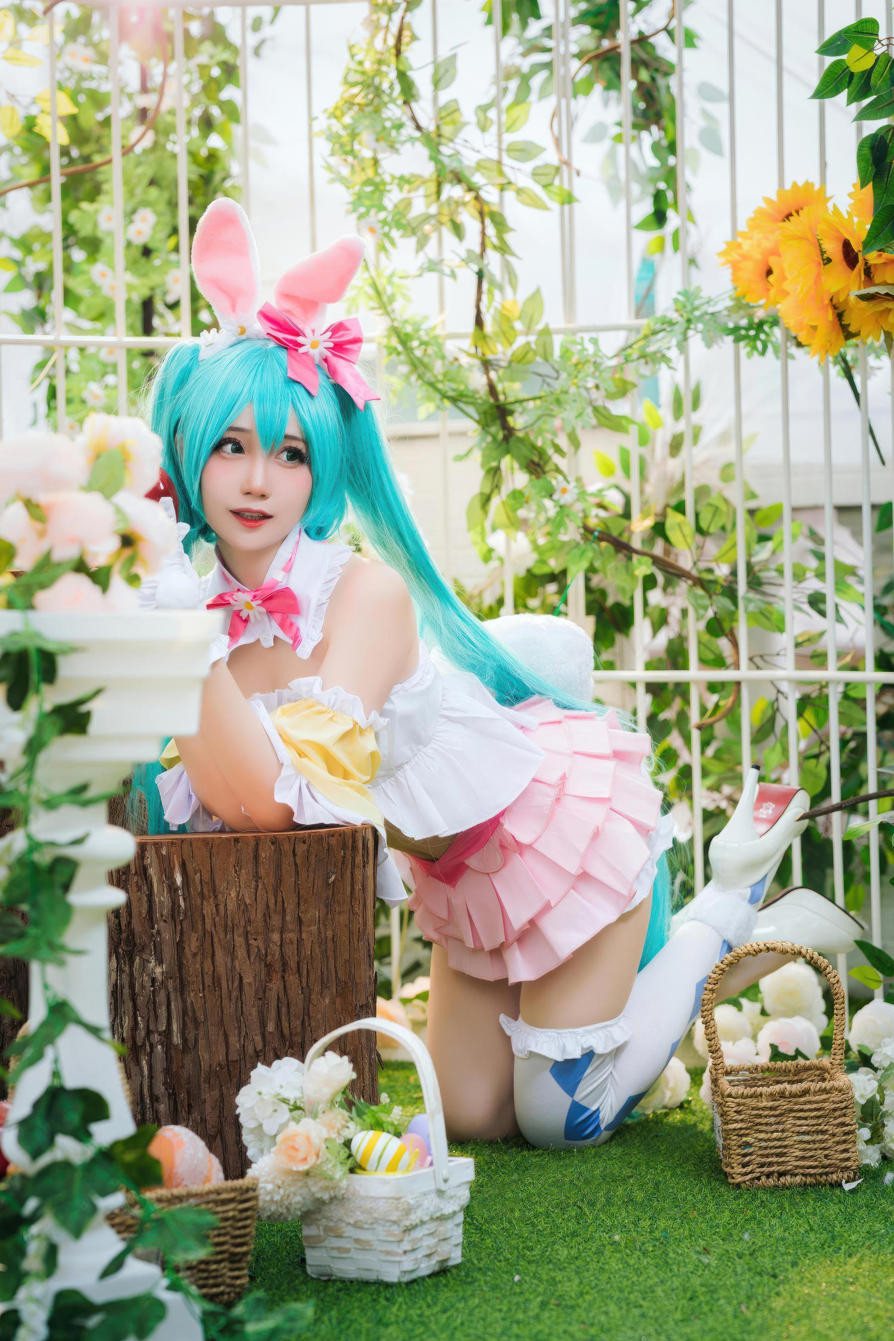 cosplay] 焖焖碳 - cos 復活節兔子：真人寫實性感兔女郎 白絲兔耳巨乳開檔 極致肉感誘惑無修正 22P