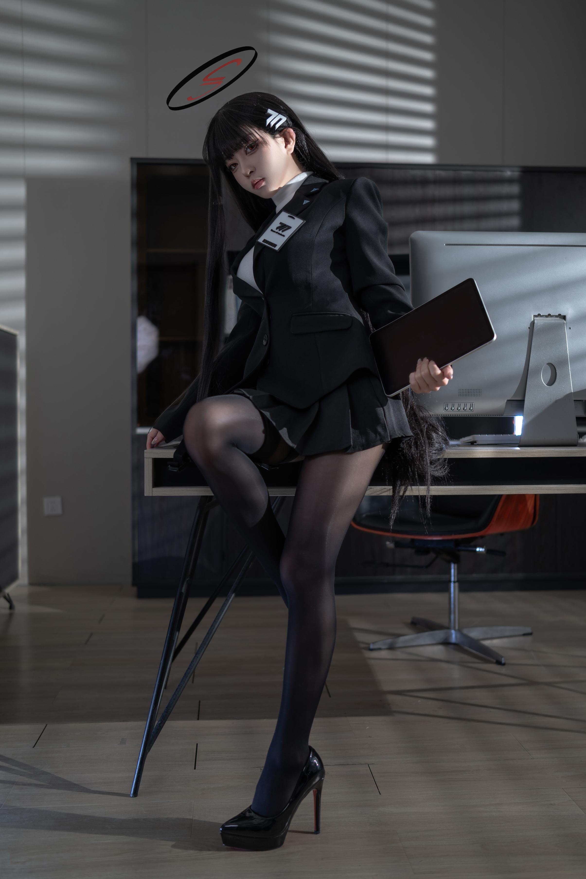 '[cosplay] Vectory Fish - Cosplay Tinh Tế của Yueli Yin: Thỏ Nữ Quyến Rũ Thực Tế, Tóc Đen, Ngực Khủng, Tất Đen Mở Đường, Cám Dỗ Tột Độ 36P'
