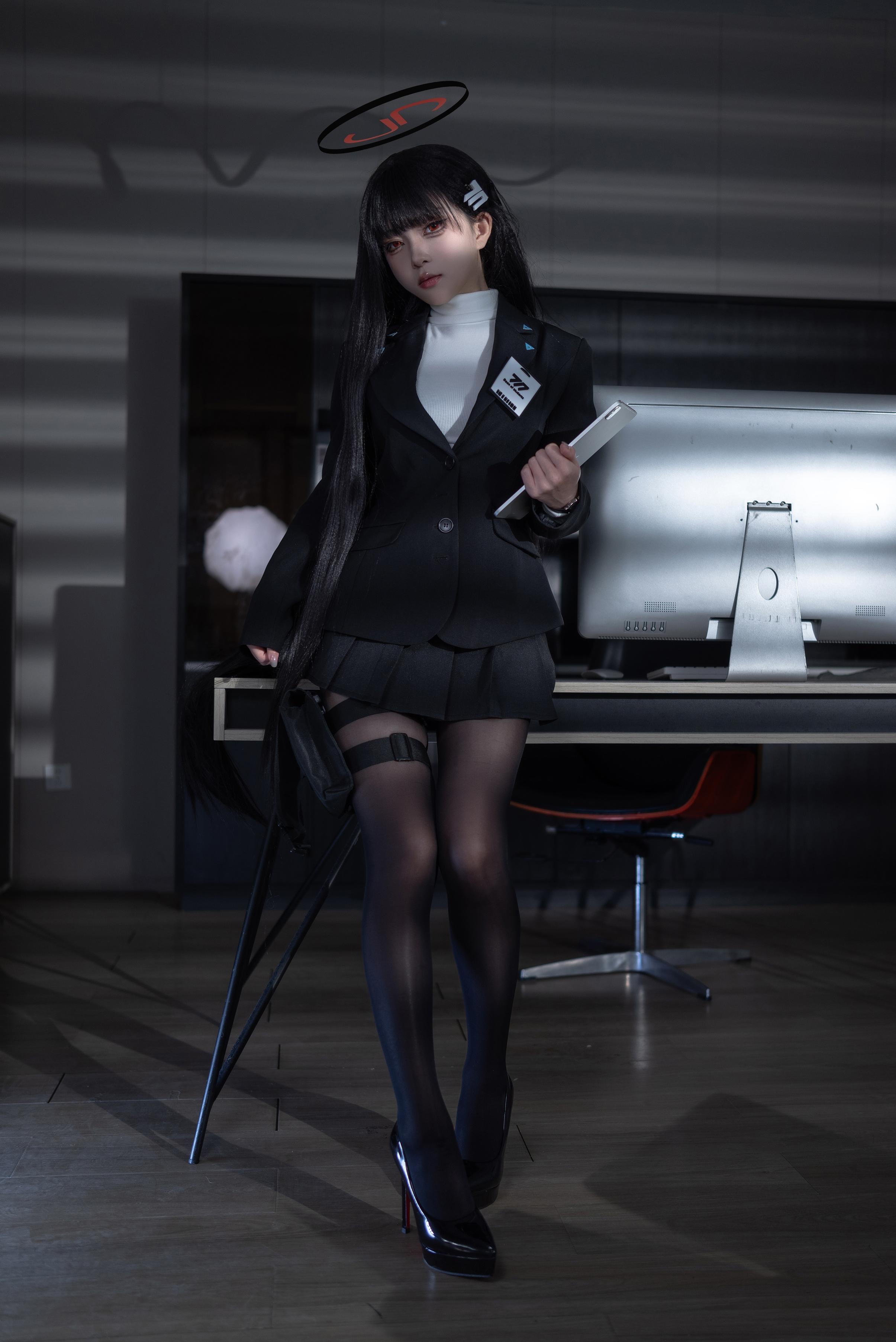 '[cosplay] Vectory Fish - Cosplay Tinh Tế của Yueli Yin: Thỏ Nữ Quyến Rũ Thực Tế, Tóc Đen, Ngực Khủng, Tất Đen Mở Đường, Cám Dỗ Tột Độ 36P'