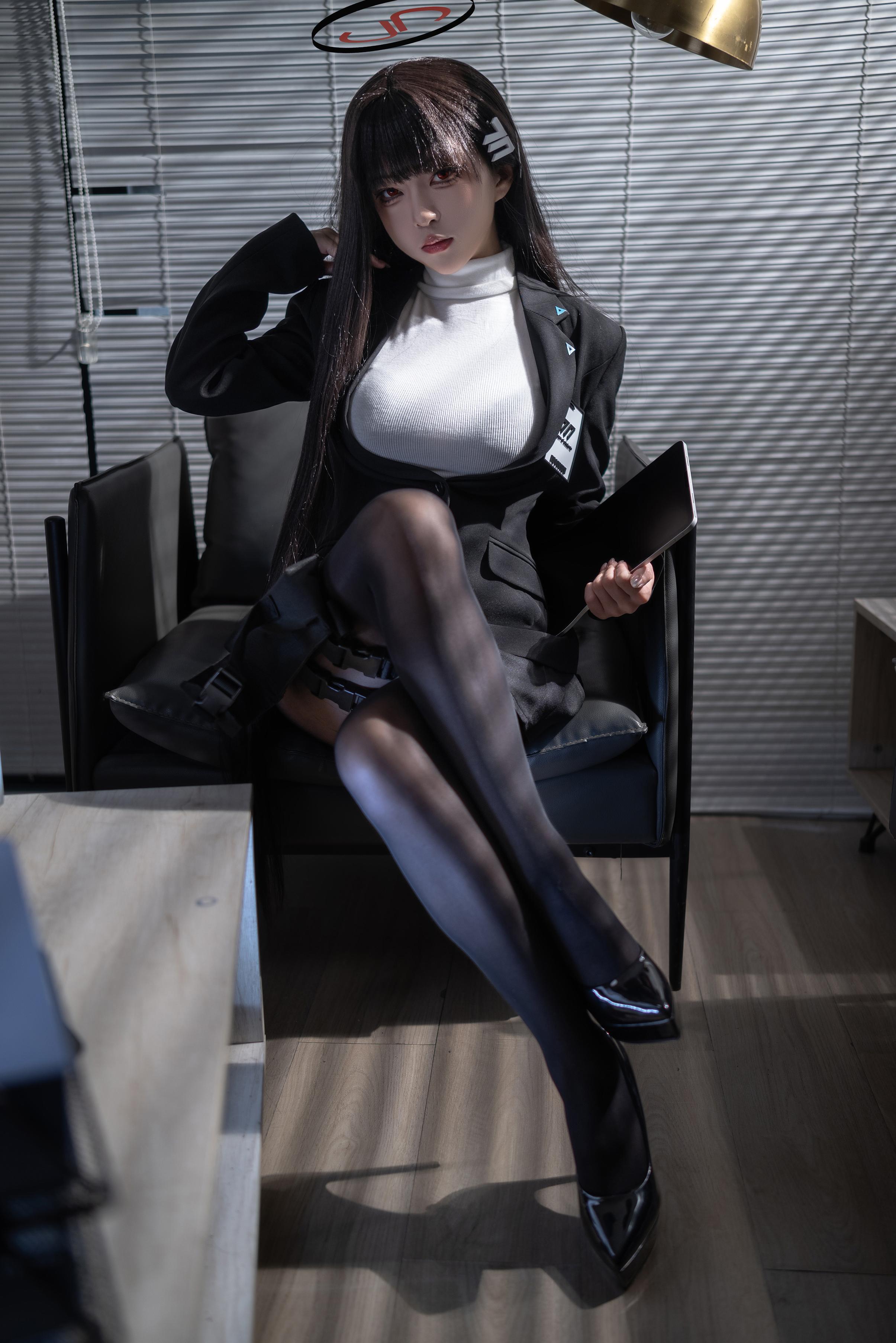 '[cosplay] Vectory Fish - Cosplay Tinh Tế của Yueli Yin: Thỏ Nữ Quyến Rũ Thực Tế, Tóc Đen, Ngực Khủng, Tất Đen Mở Đường, Cám Dỗ Tột Độ 36P'