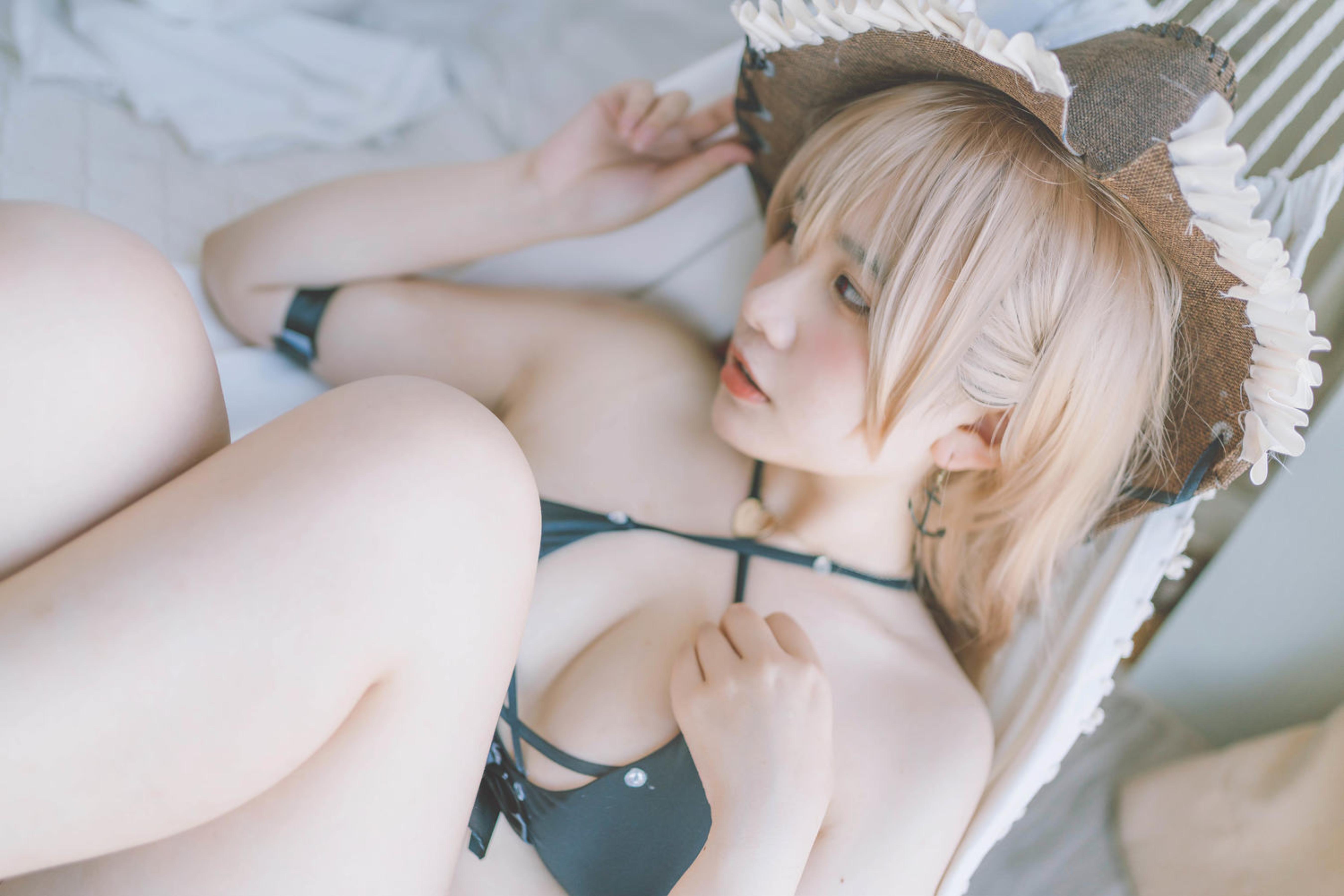 '[cosplay] 阿半 hôm nay rất vui - cos Jean Bart: trang phục bơi cướp biển chân thực, tóc đen, bikini rách, ngực khủng ướt át, quyến rũ tột độ 20P'