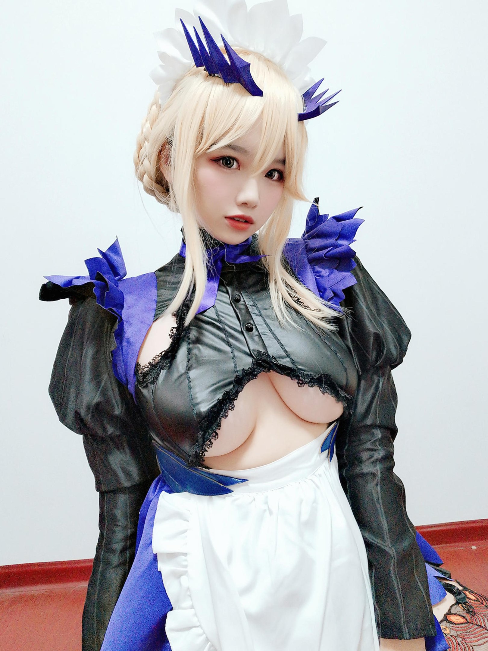 '[cosplay] 阿半 hôm nay rất vui - cos 黑枪呆: thực tế FGO nữ hầu gái súng đen, tóc đen mắt vàng, bộ hầu gái rách rưới, ngực khủng, tất đen, cực độ sa ngã, không chỉnh sửa 68P'