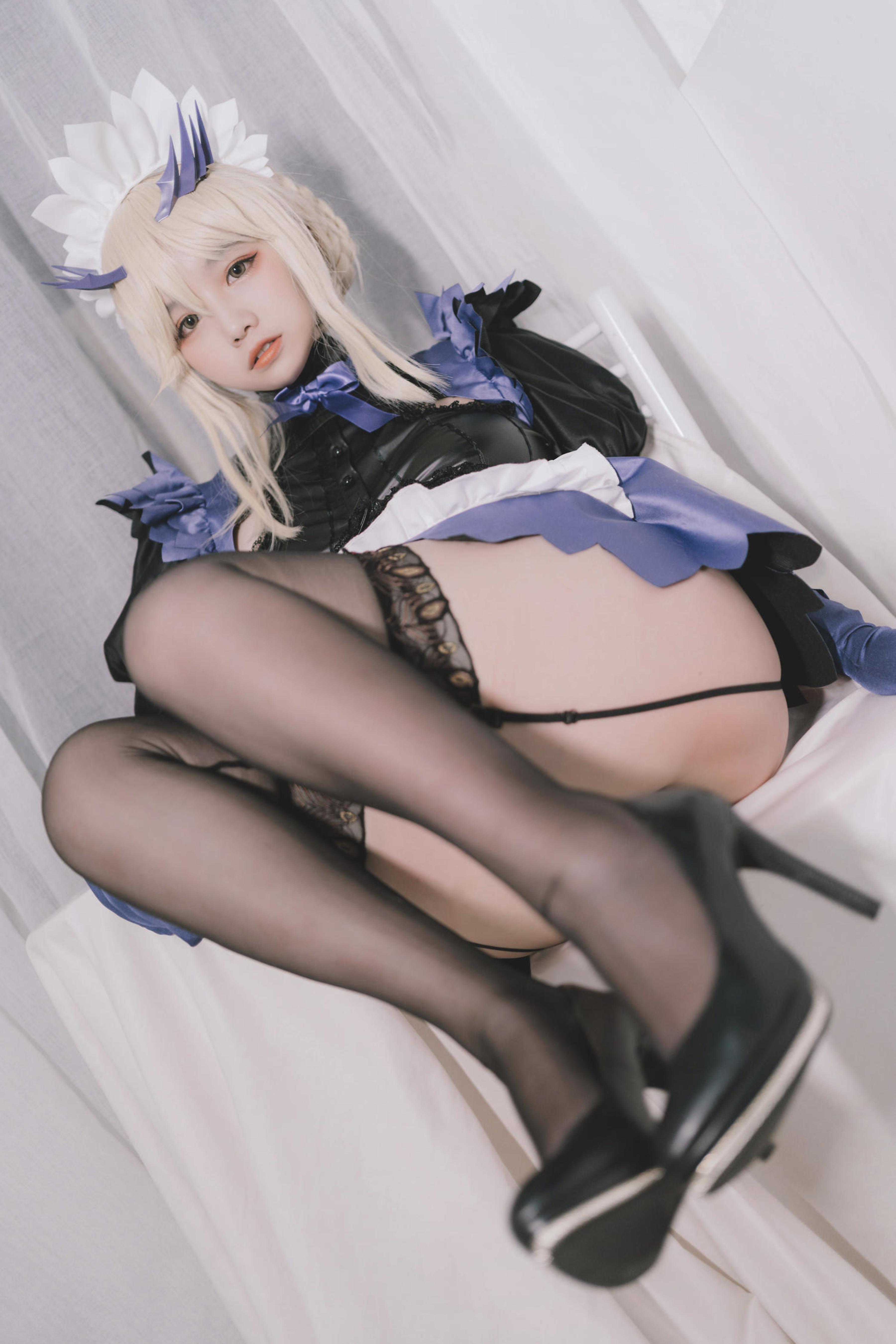 '[cosplay] 阿半 hôm nay rất vui - cos 黑枪呆: thực tế FGO nữ hầu gái súng đen, tóc đen mắt vàng, bộ hầu gái rách rưới, ngực khủng, tất đen, cực độ sa ngã, không chỉnh sửa 68P'