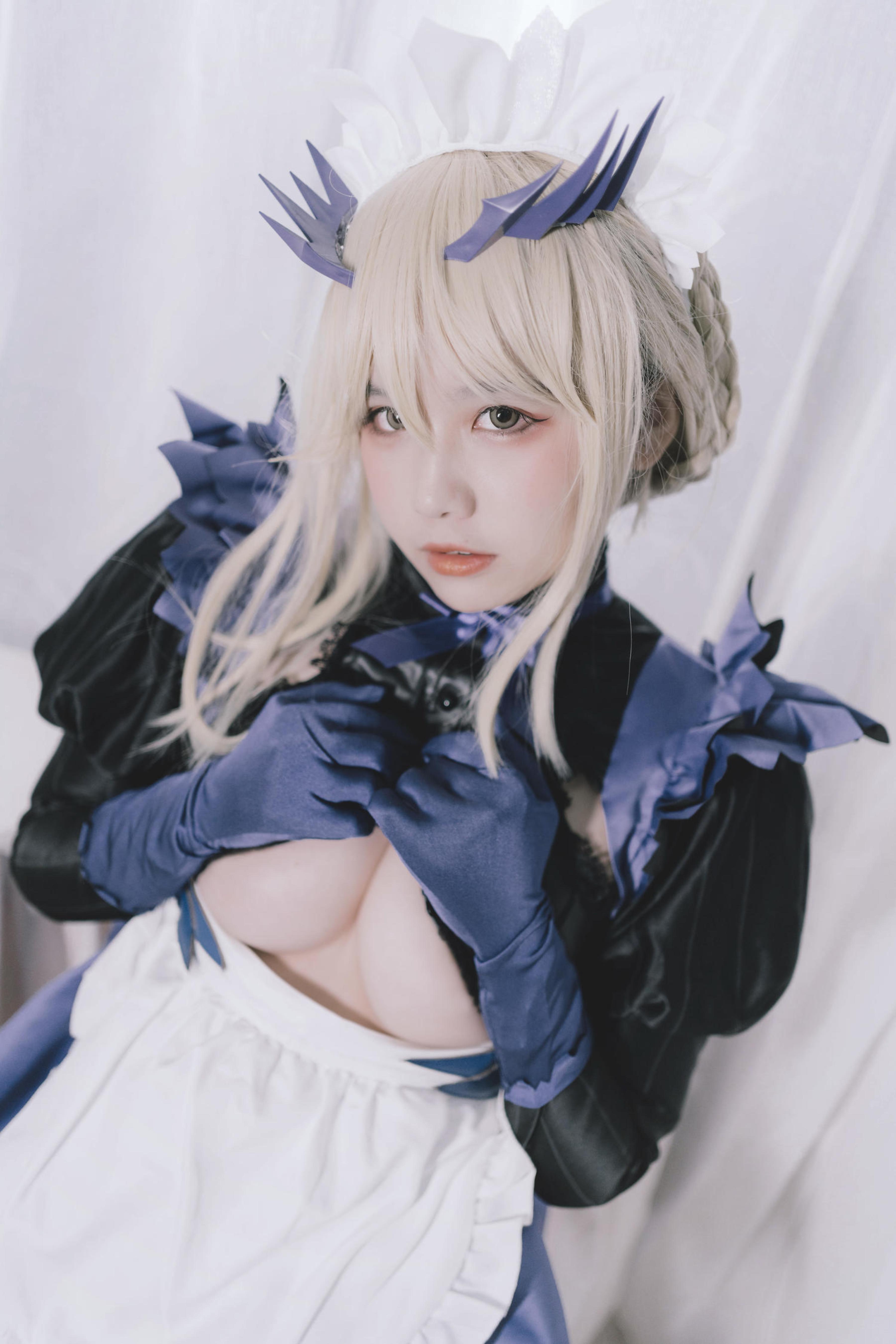 '[cosplay] 阿半 hôm nay rất vui - cos 黑枪呆: thực tế FGO nữ hầu gái súng đen, tóc đen mắt vàng, bộ hầu gái rách rưới, ngực khủng, tất đen, cực độ sa ngã, không chỉnh sửa 68P'