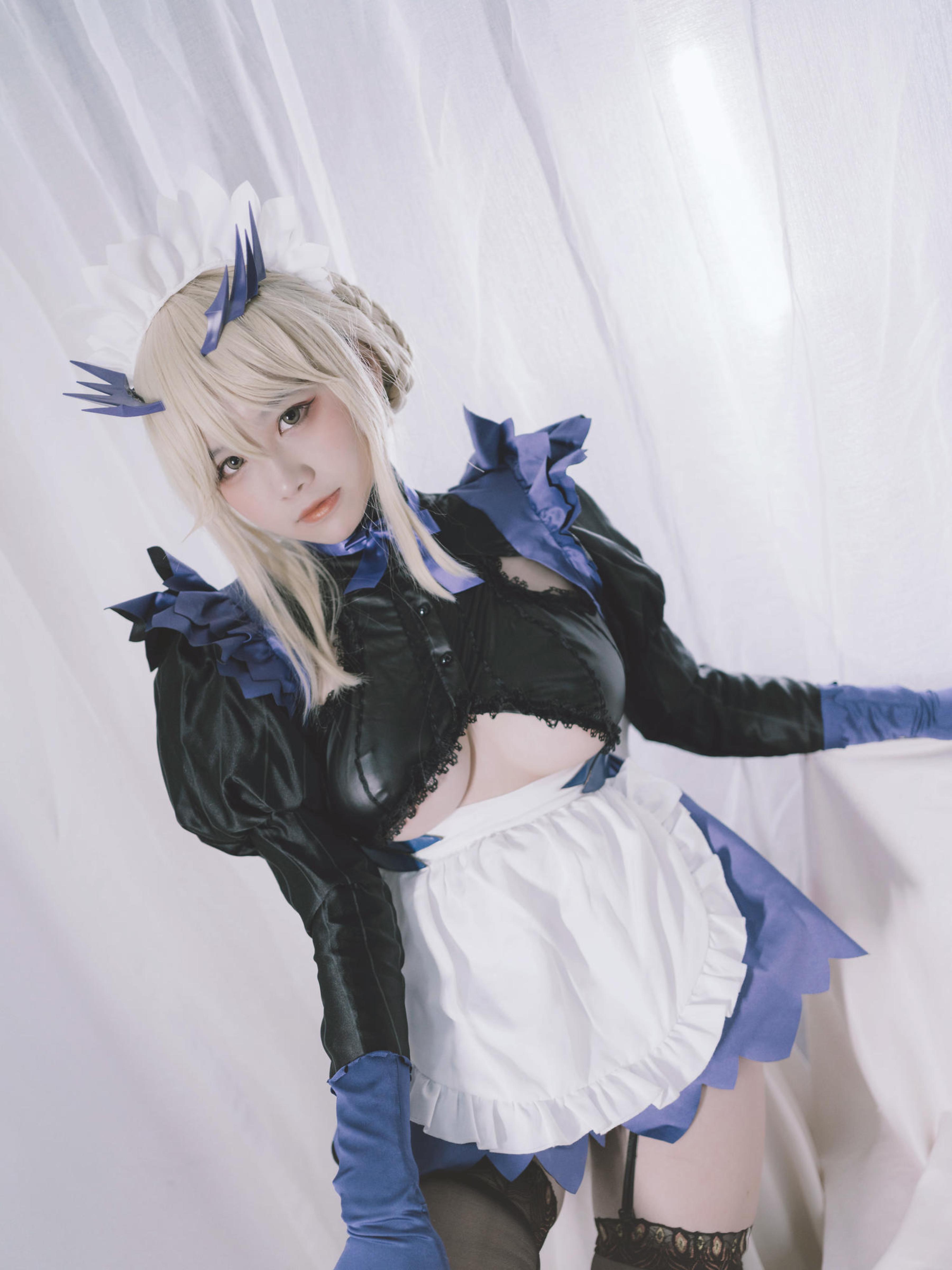 '[cosplay] 阿半 hôm nay rất vui - cos 黑枪呆: thực tế FGO nữ hầu gái súng đen, tóc đen mắt vàng, bộ hầu gái rách rưới, ngực khủng, tất đen, cực độ sa ngã, không chỉnh sửa 68P'