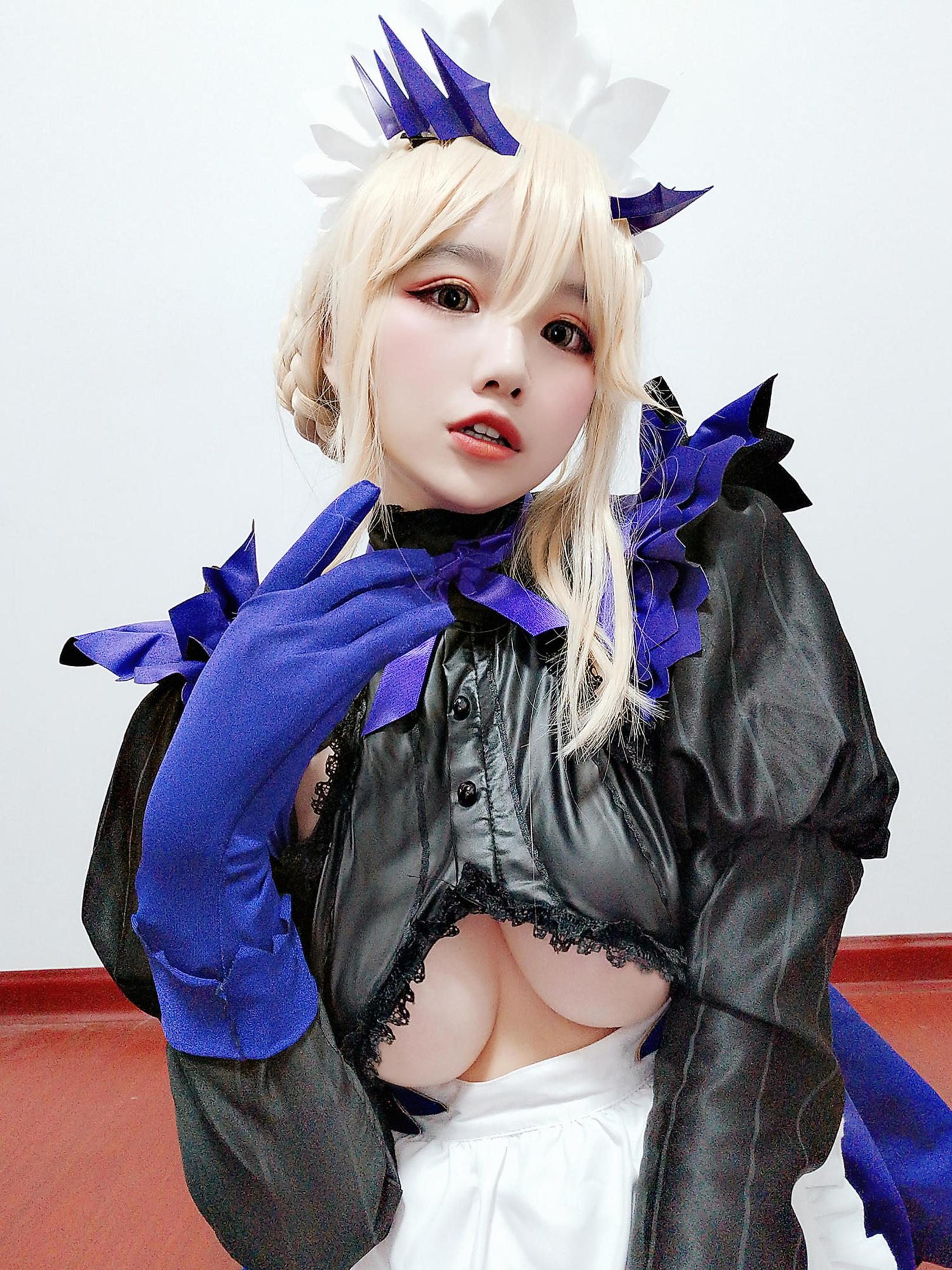 '[cosplay] 阿半 hôm nay rất vui - cos 黑枪呆: thực tế FGO nữ hầu gái súng đen, tóc đen mắt vàng, bộ hầu gái rách rưới, ngực khủng, tất đen, cực độ sa ngã, không chỉnh sửa 68P'