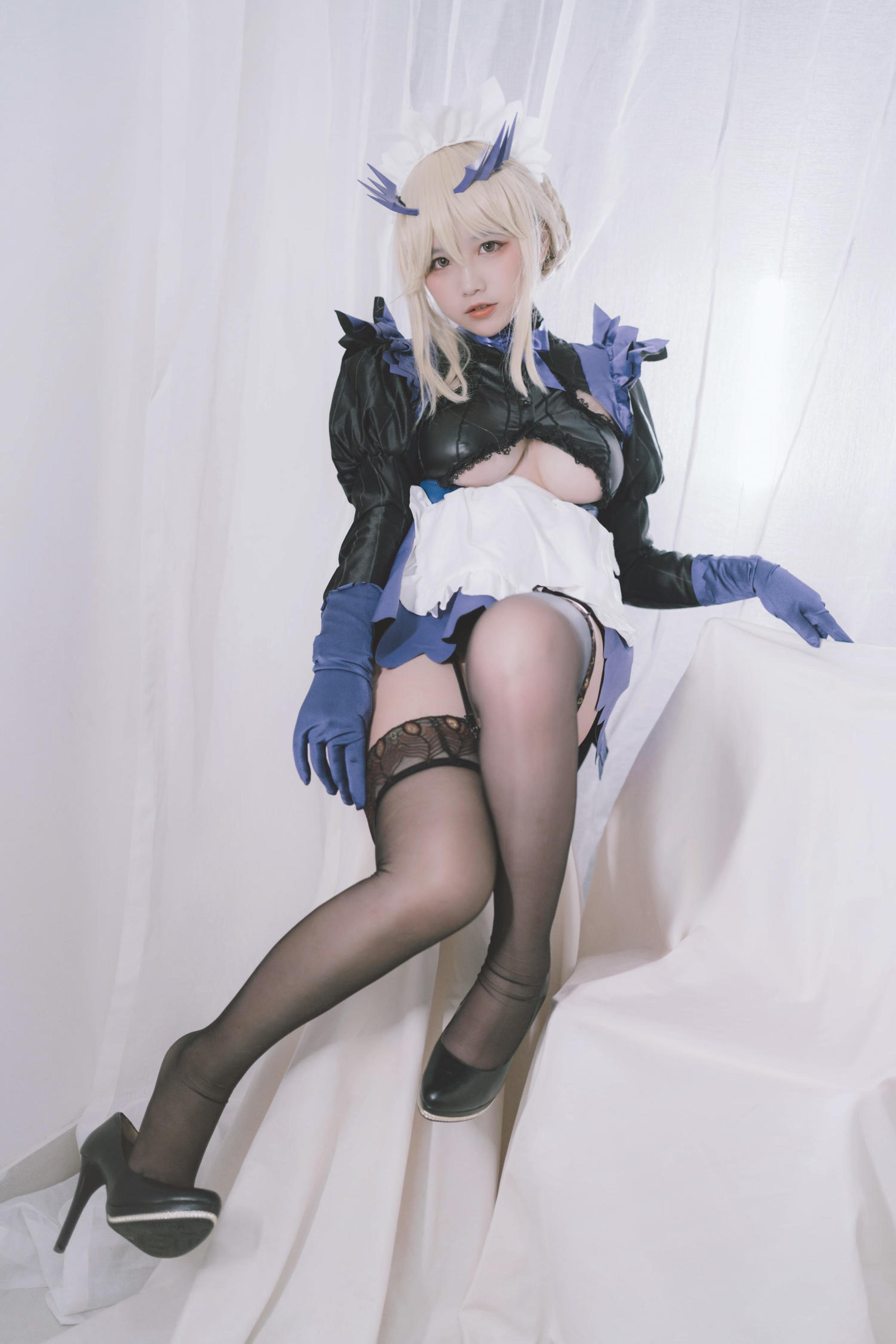 '[cosplay] 阿半 hôm nay rất vui - cos 黑枪呆: thực tế FGO nữ hầu gái súng đen, tóc đen mắt vàng, bộ hầu gái rách rưới, ngực khủng, tất đen, cực độ sa ngã, không chỉnh sửa 68P'