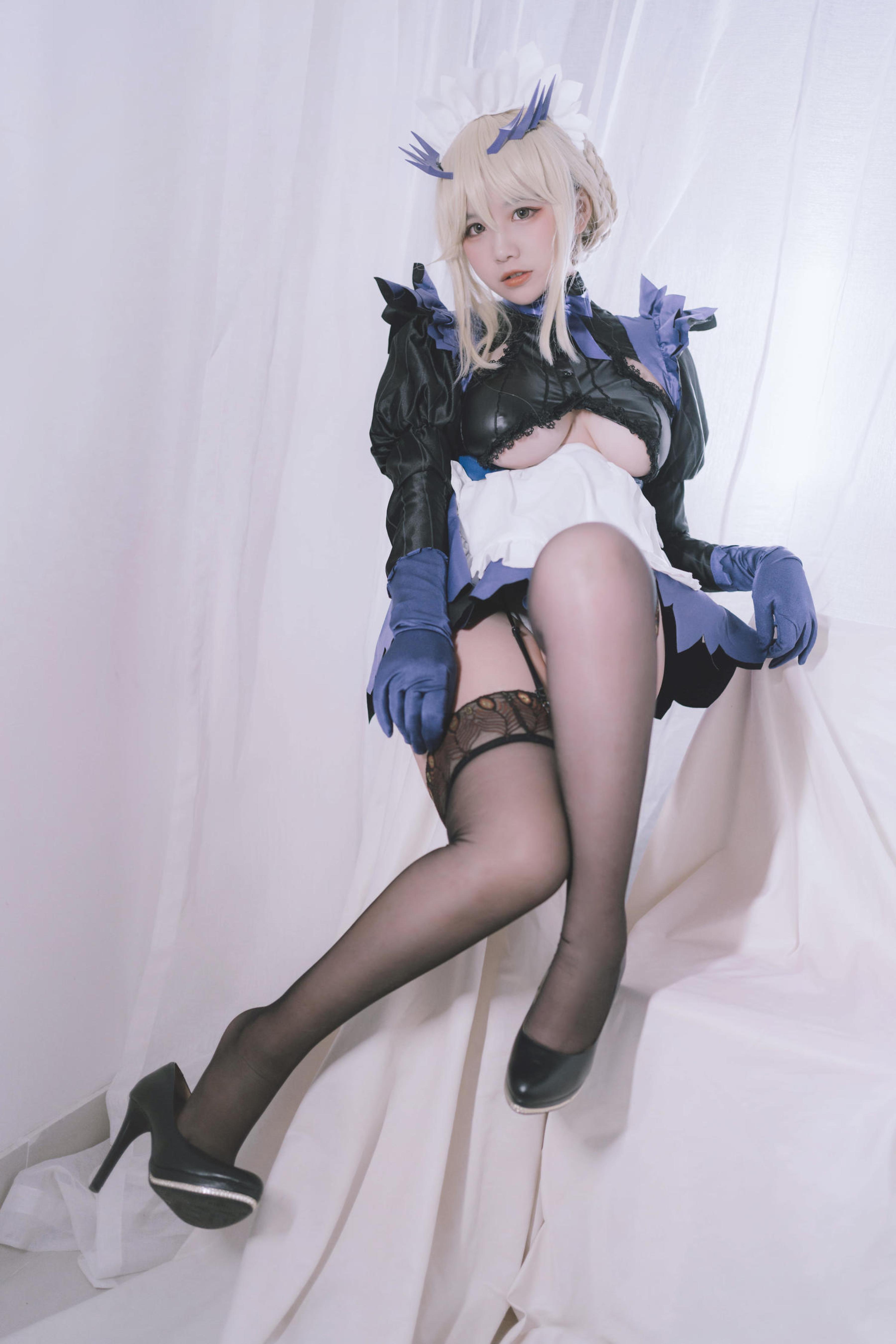 '[cosplay] 阿半 hôm nay rất vui - cos 黑枪呆: thực tế FGO nữ hầu gái súng đen, tóc đen mắt vàng, bộ hầu gái rách rưới, ngực khủng, tất đen, cực độ sa ngã, không chỉnh sửa 68P'