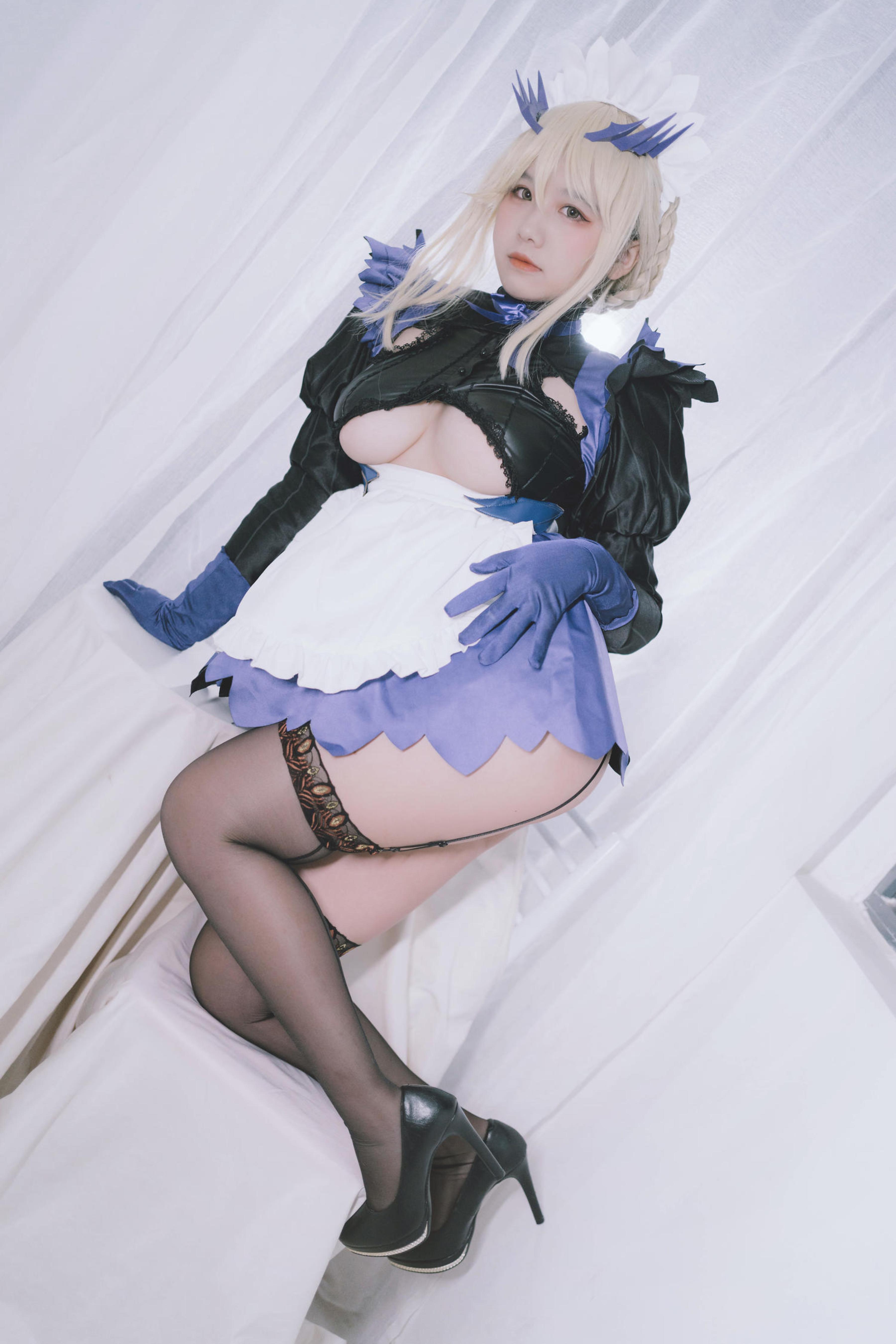 '[cosplay] 阿半 hôm nay rất vui - cos 黑枪呆: thực tế FGO nữ hầu gái súng đen, tóc đen mắt vàng, bộ hầu gái rách rưới, ngực khủng, tất đen, cực độ sa ngã, không chỉnh sửa 68P'