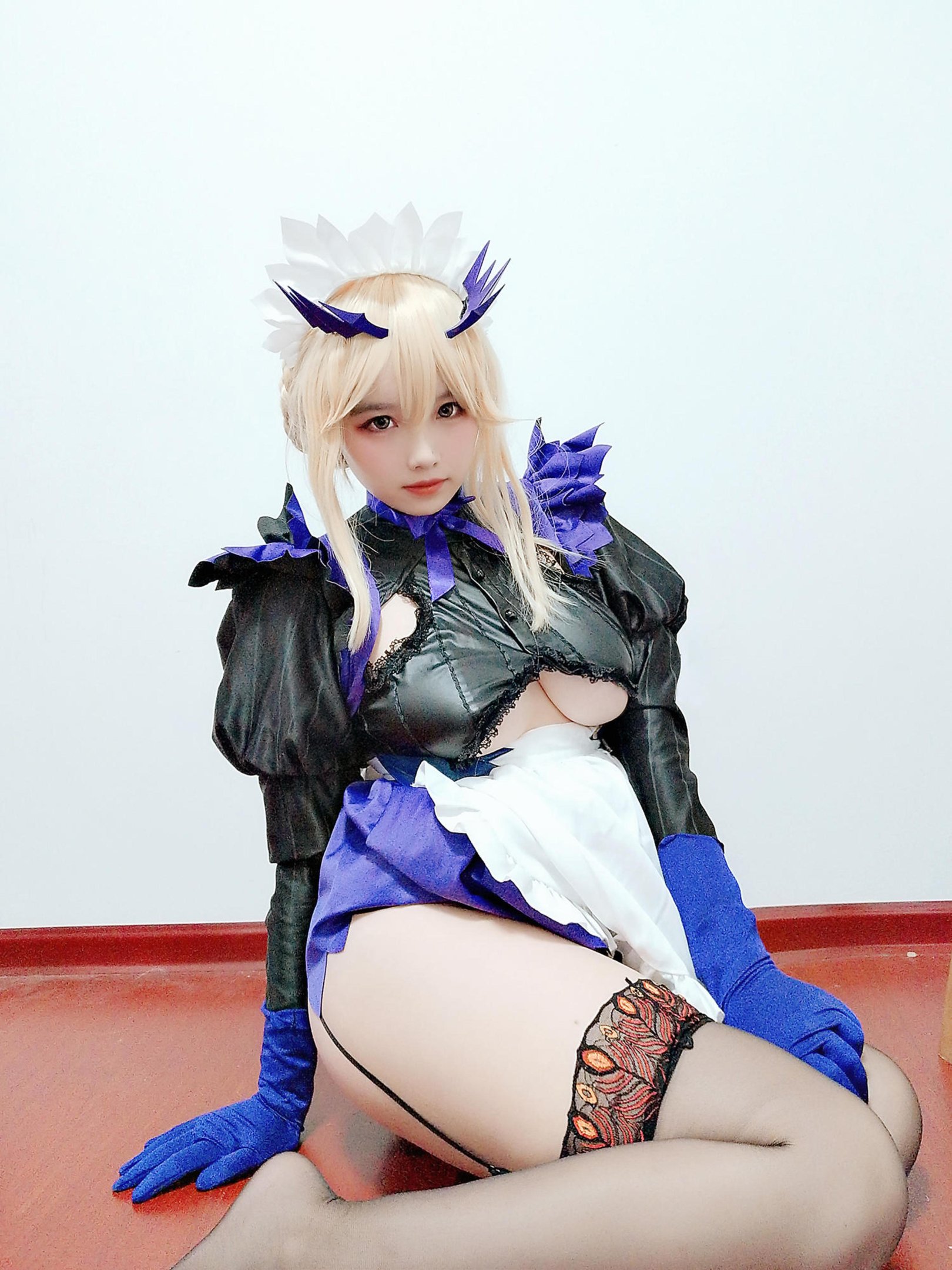 '[cosplay] 阿半 hôm nay rất vui - cos 黑枪呆: thực tế FGO nữ hầu gái súng đen, tóc đen mắt vàng, bộ hầu gái rách rưới, ngực khủng, tất đen, cực độ sa ngã, không chỉnh sửa 68P'